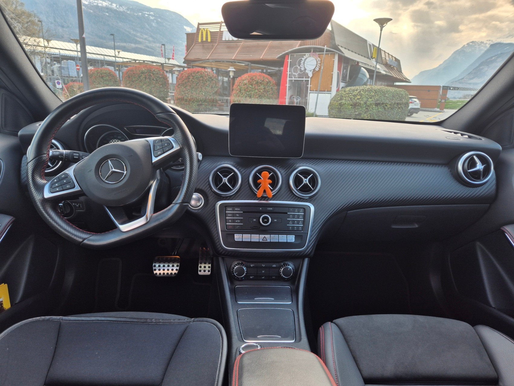 MERCEDES-BENZ A 180 AMG Line-image-3