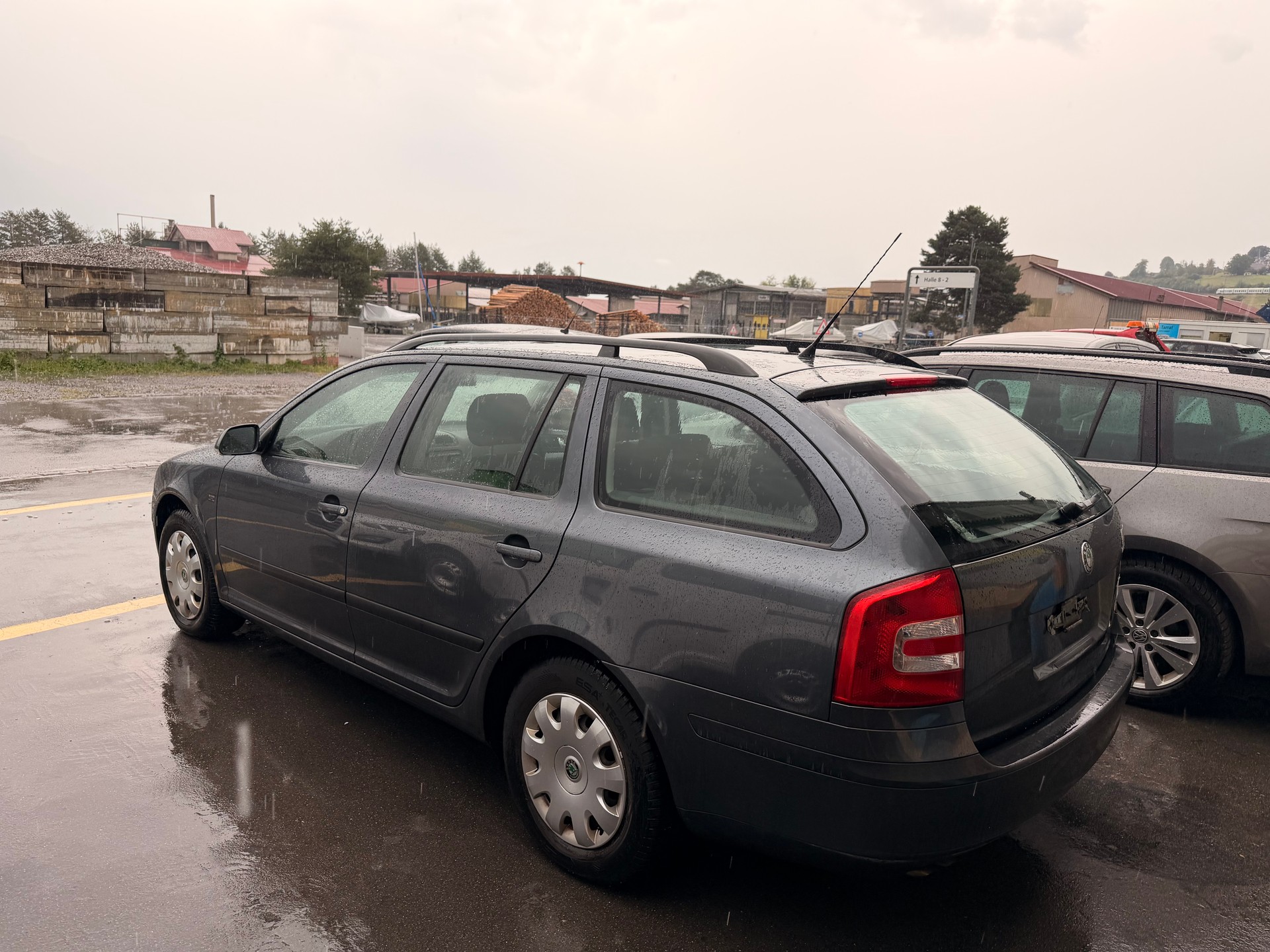 SKODA Octavia 2.0 FSI Swiss Adventure 4x4-image-2