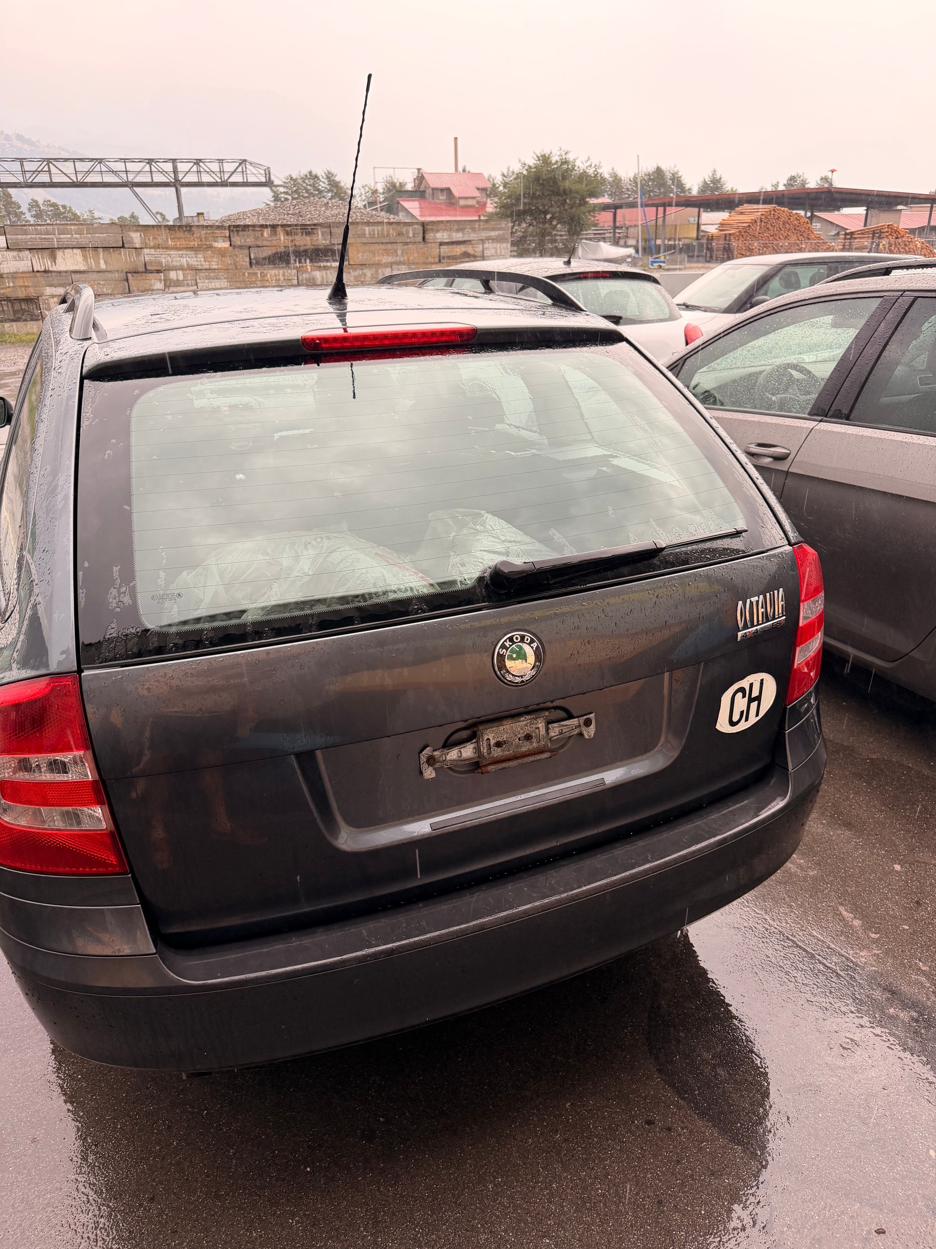 SKODA Octavia 2.0 FSI Swiss Adventure 4x4-image-3