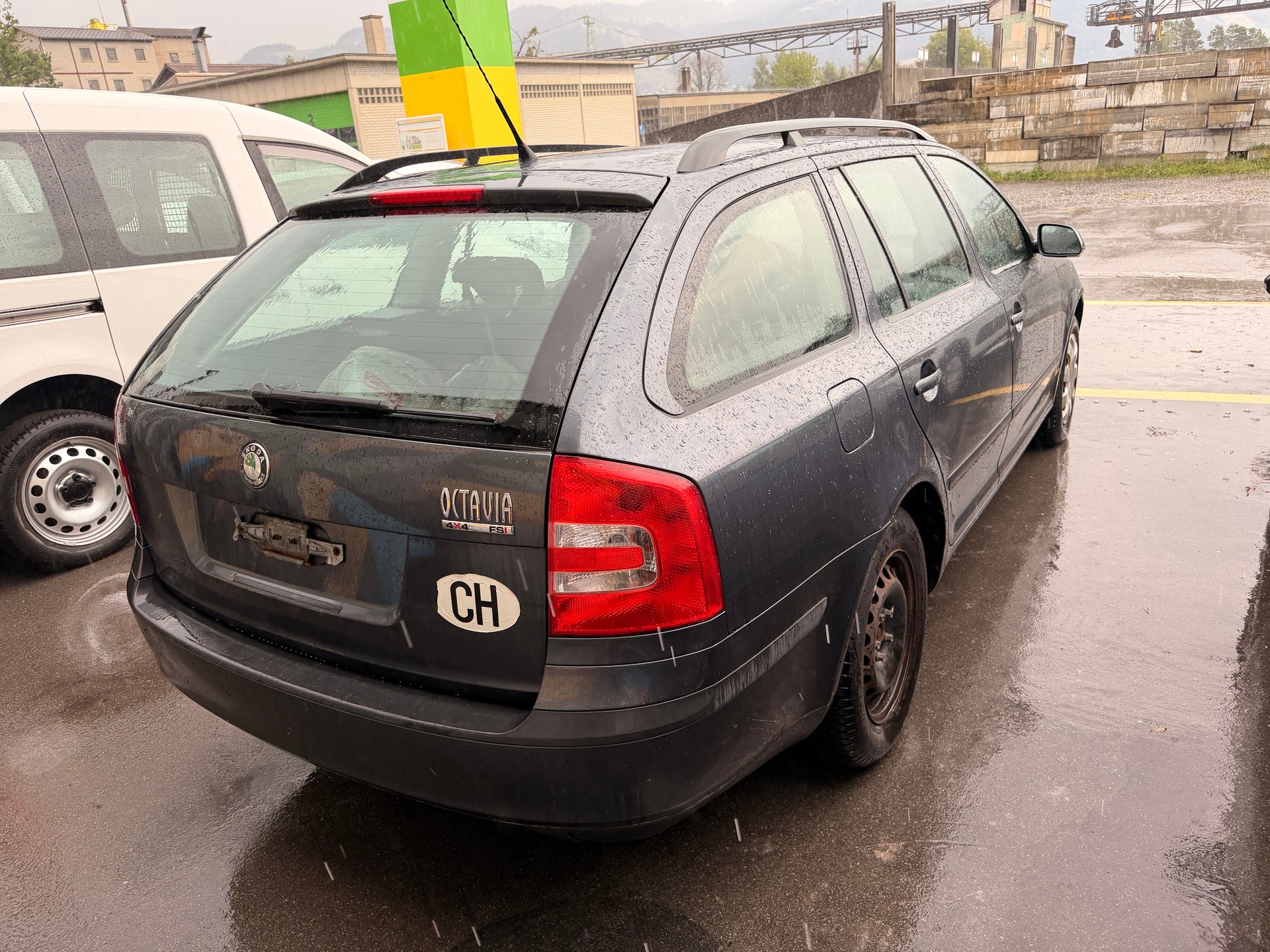 SKODA Octavia 2.0 FSI Swiss Adventure 4x4-image-4