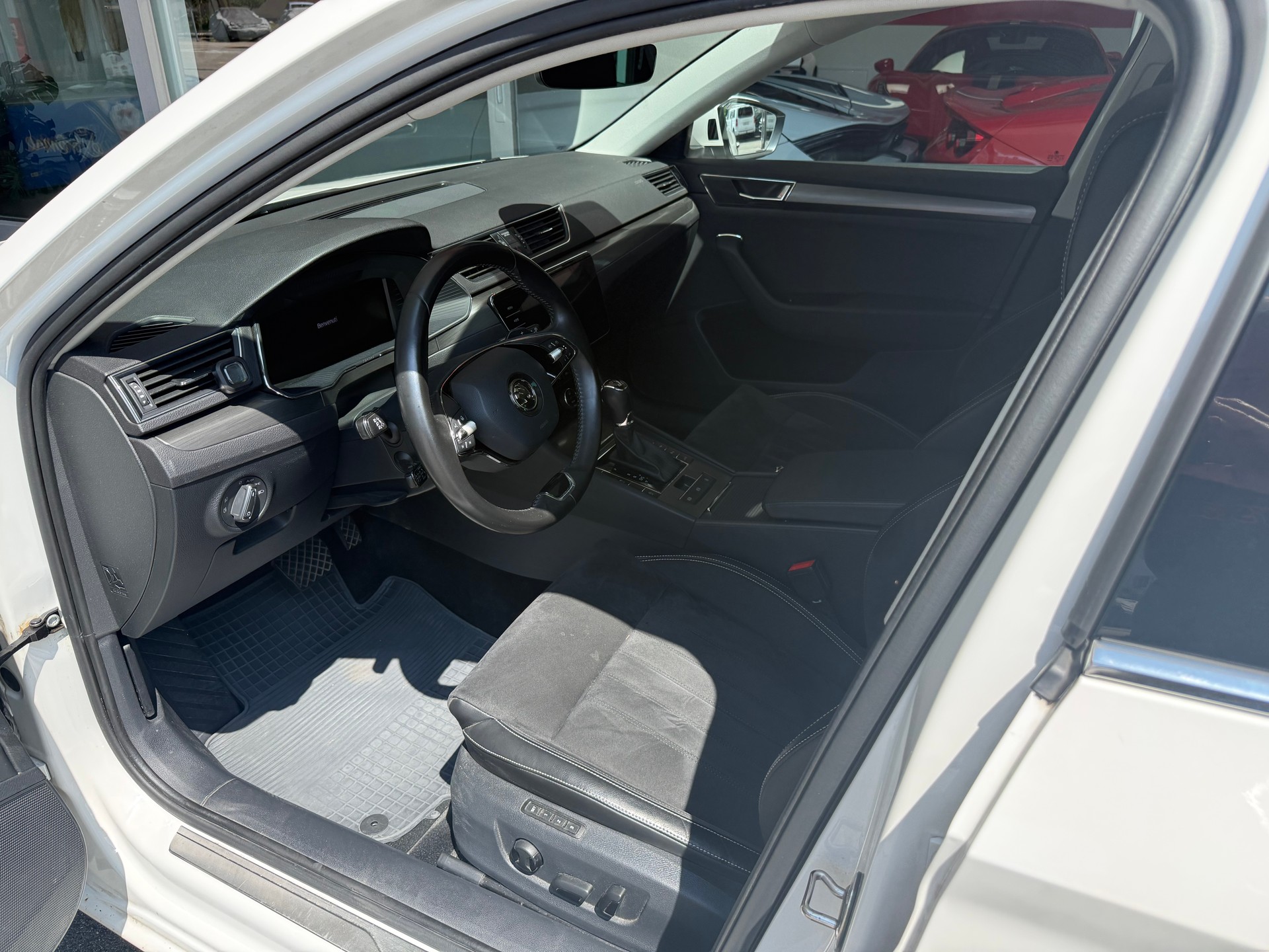 SKODA Superb Combi 2.0 TDi SportLine 4x4 DSG-image-3