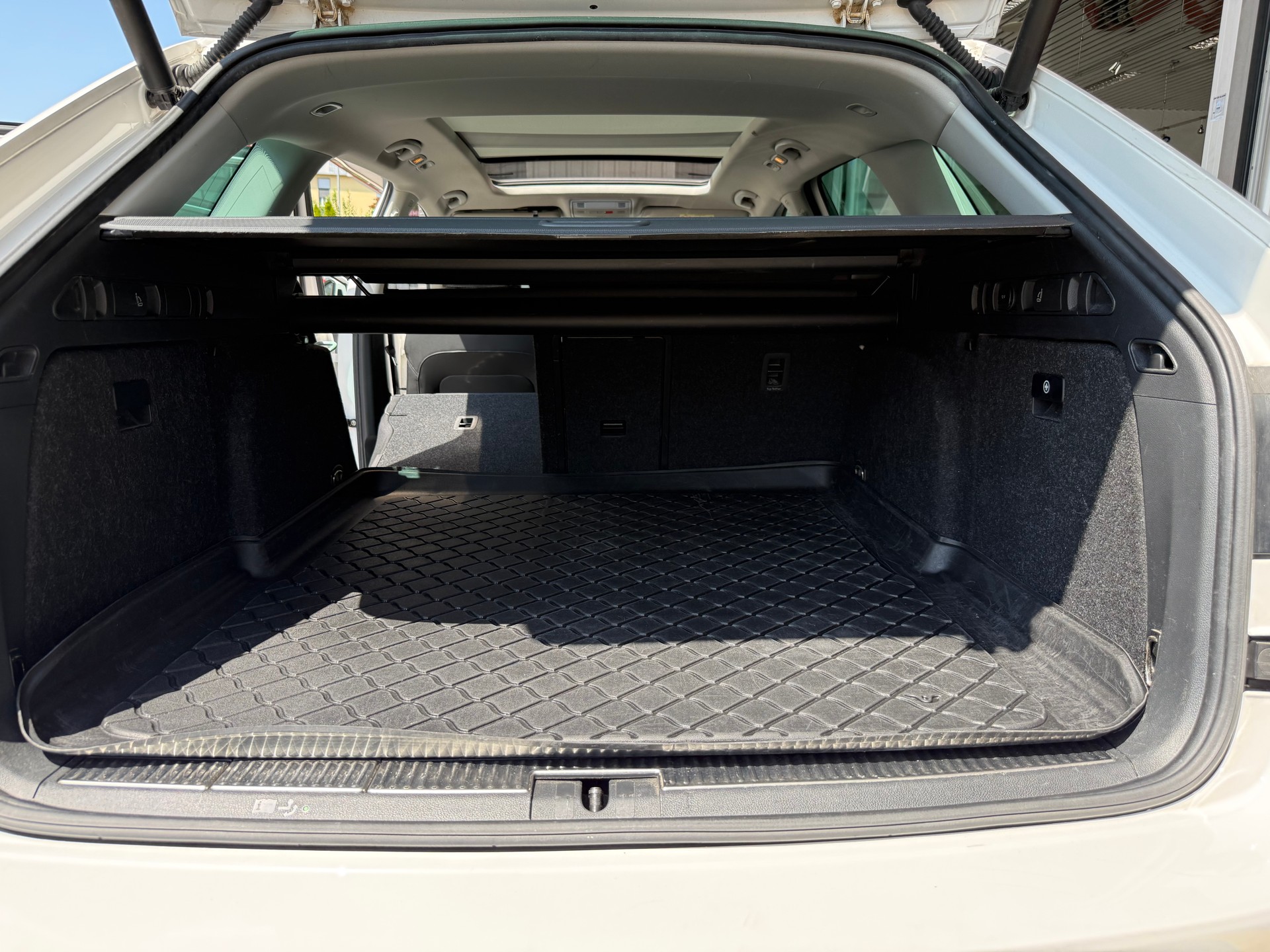 SKODA Superb Combi 2.0 TDi SportLine 4x4 DSG-image-12