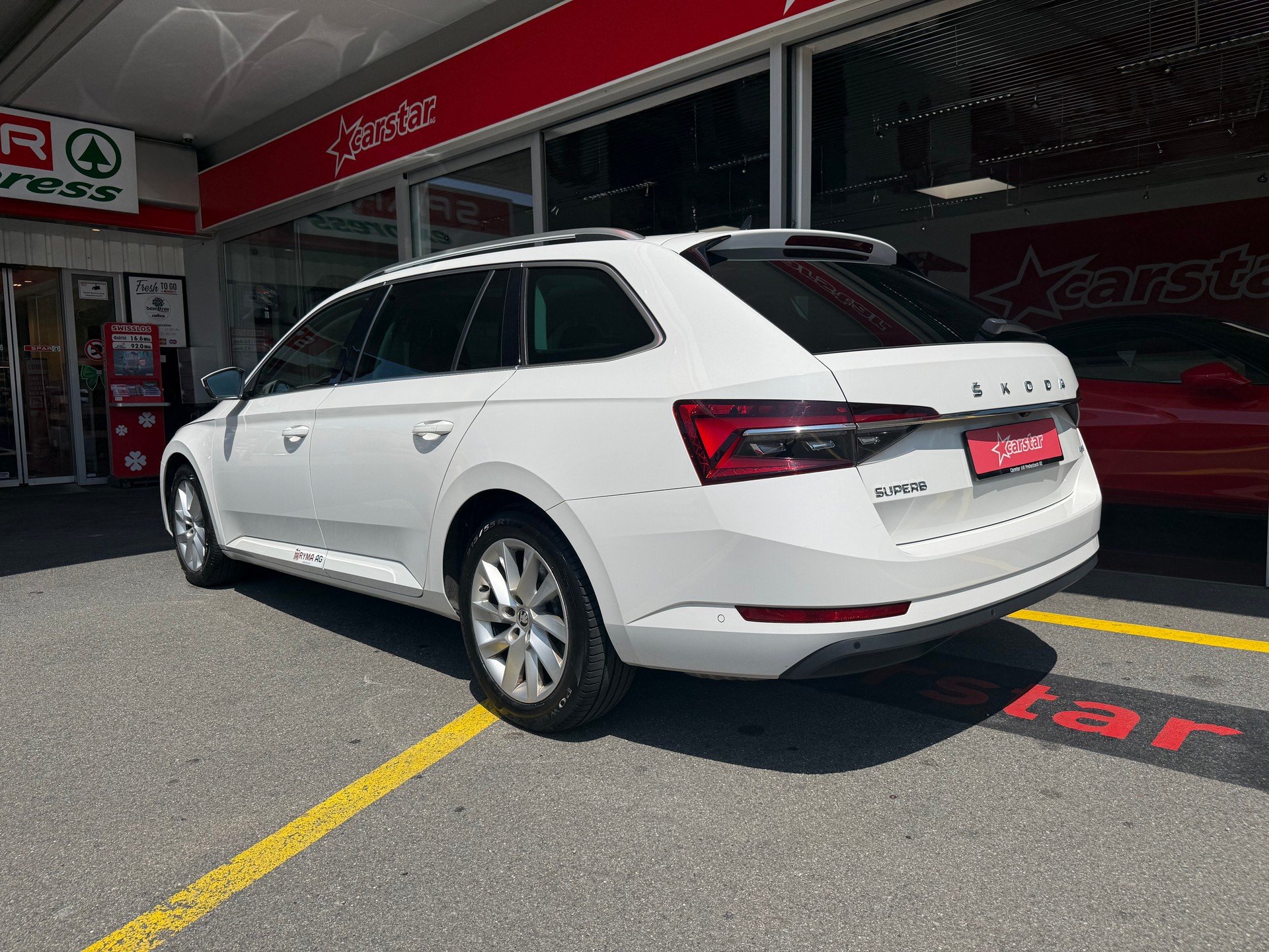 SKODA Superb Combi 2.0 TDi SportLine 4x4 DSG-image-2