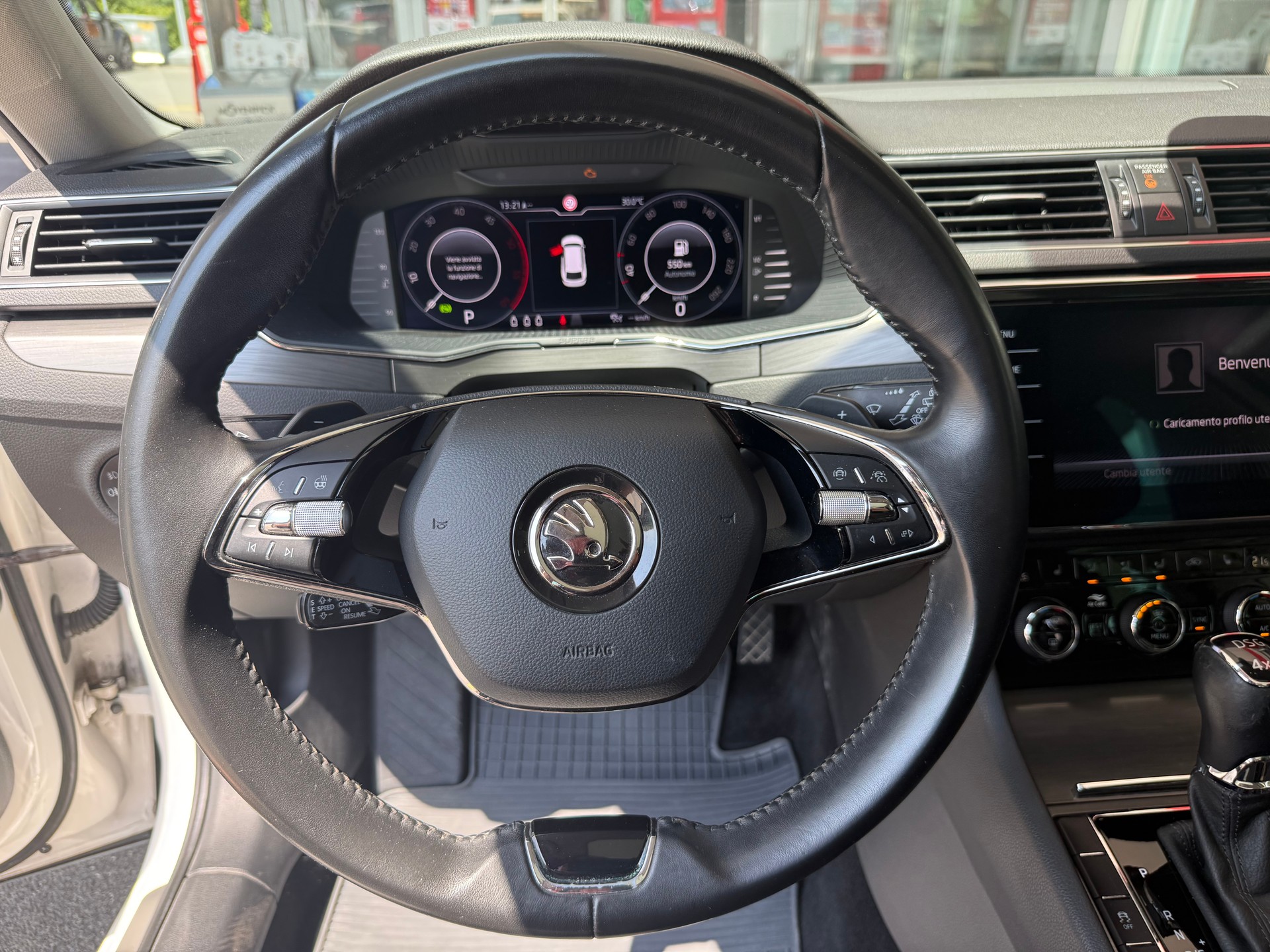 SKODA Superb Combi 2.0 TDi SportLine 4x4 DSG-image-5