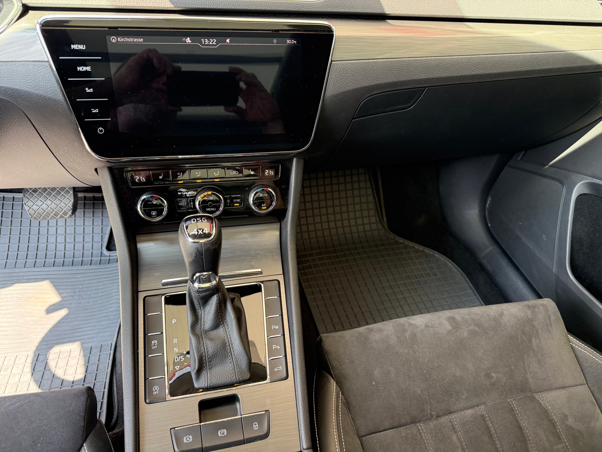 SKODA Superb Combi 2.0 TDi SportLine 4x4 DSG-image-6