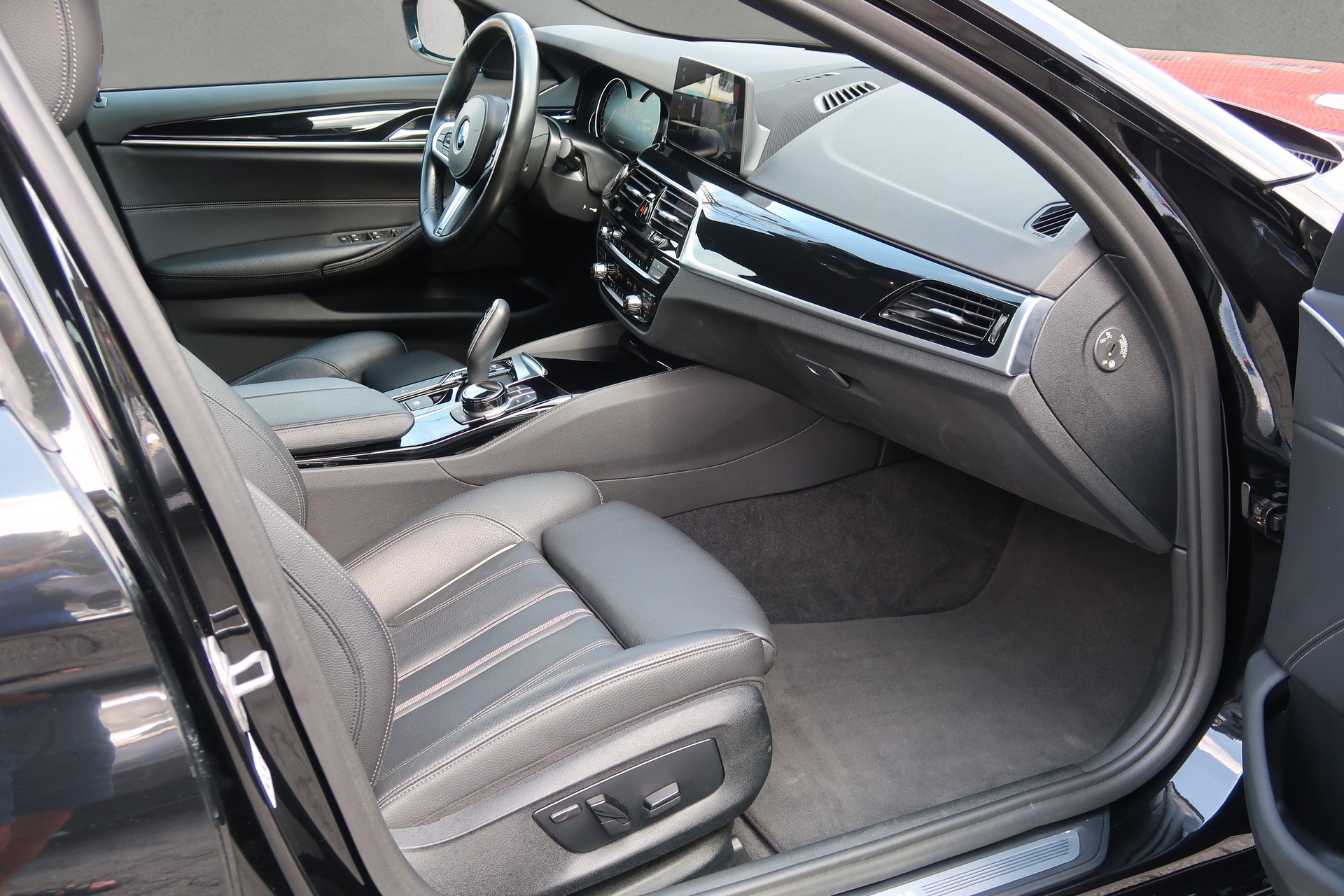 BMW 530d Touring M-Paket-image-9