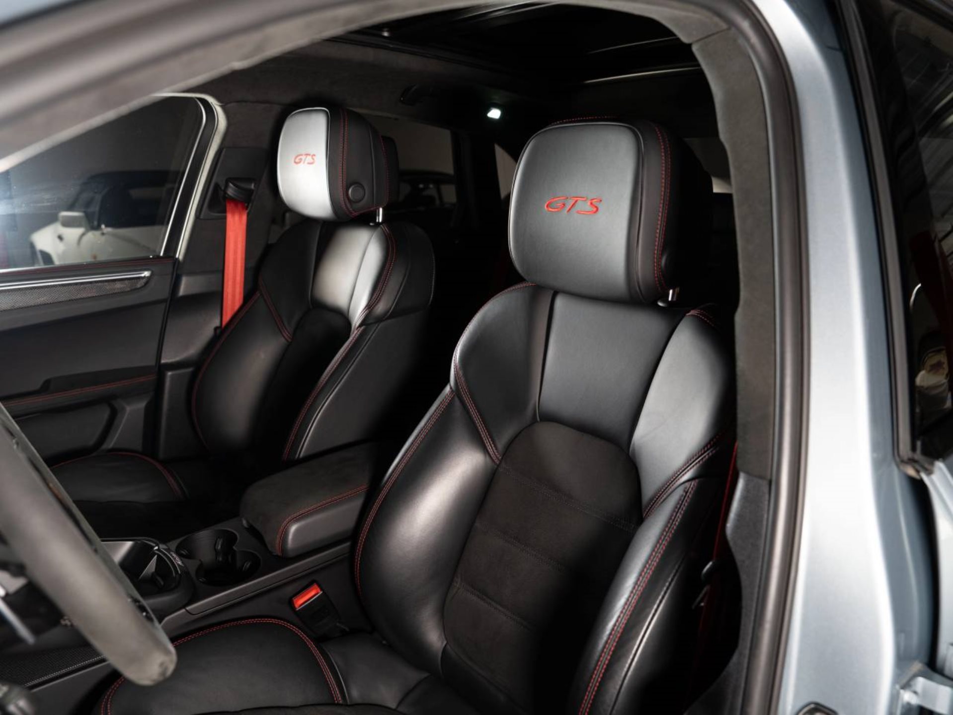 PORSCHE Macan GTS-image-4