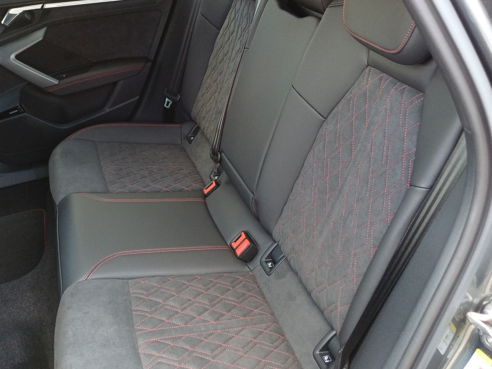 AUDI S3 Sportback TFSI quattro S-tronic-image-11