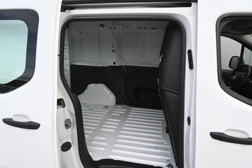 CITROEN Berlingo Van 1.2 Pure Tech 130 s/s Club EAT8 1000kg-image-4