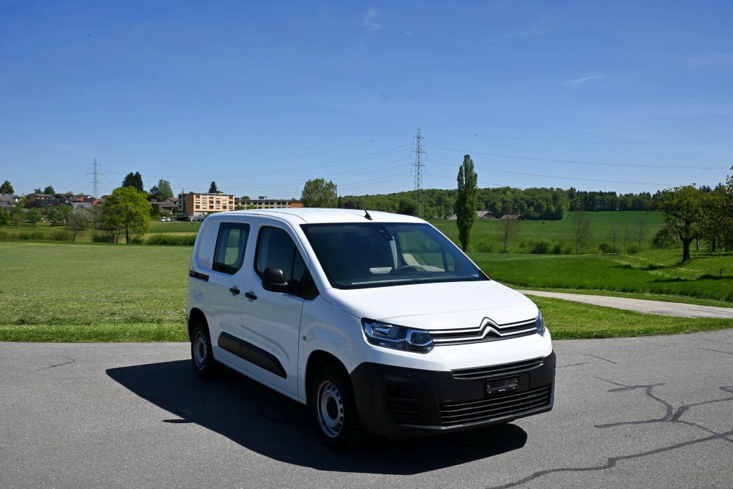 CITROEN Berlingo Van 1.2 Pure Tech 130 s/s Club EAT8 1000kg-image-1