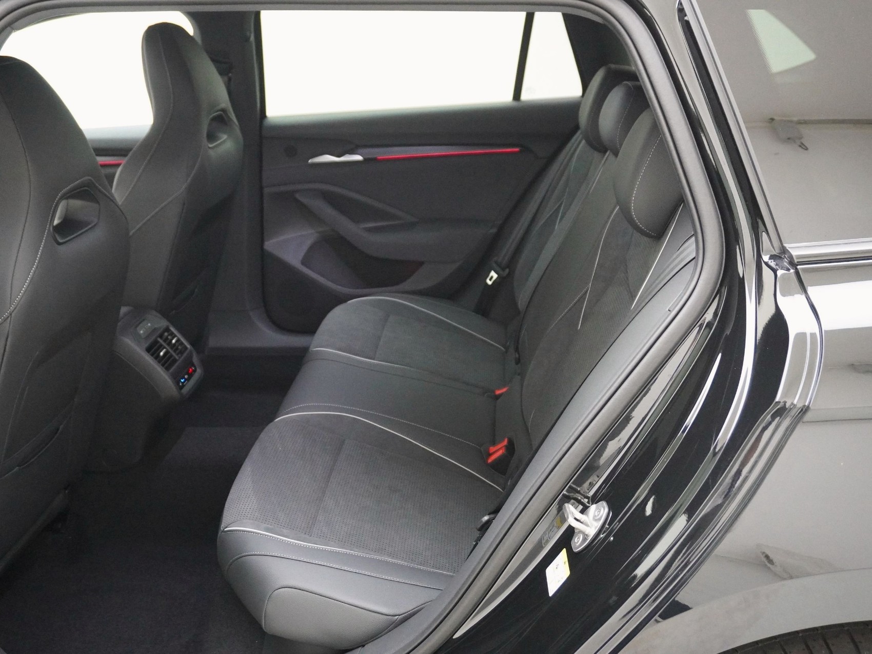 SKODA Superb 1.5 TSI Plug-in-Hybrid Sportline DSG-image-13