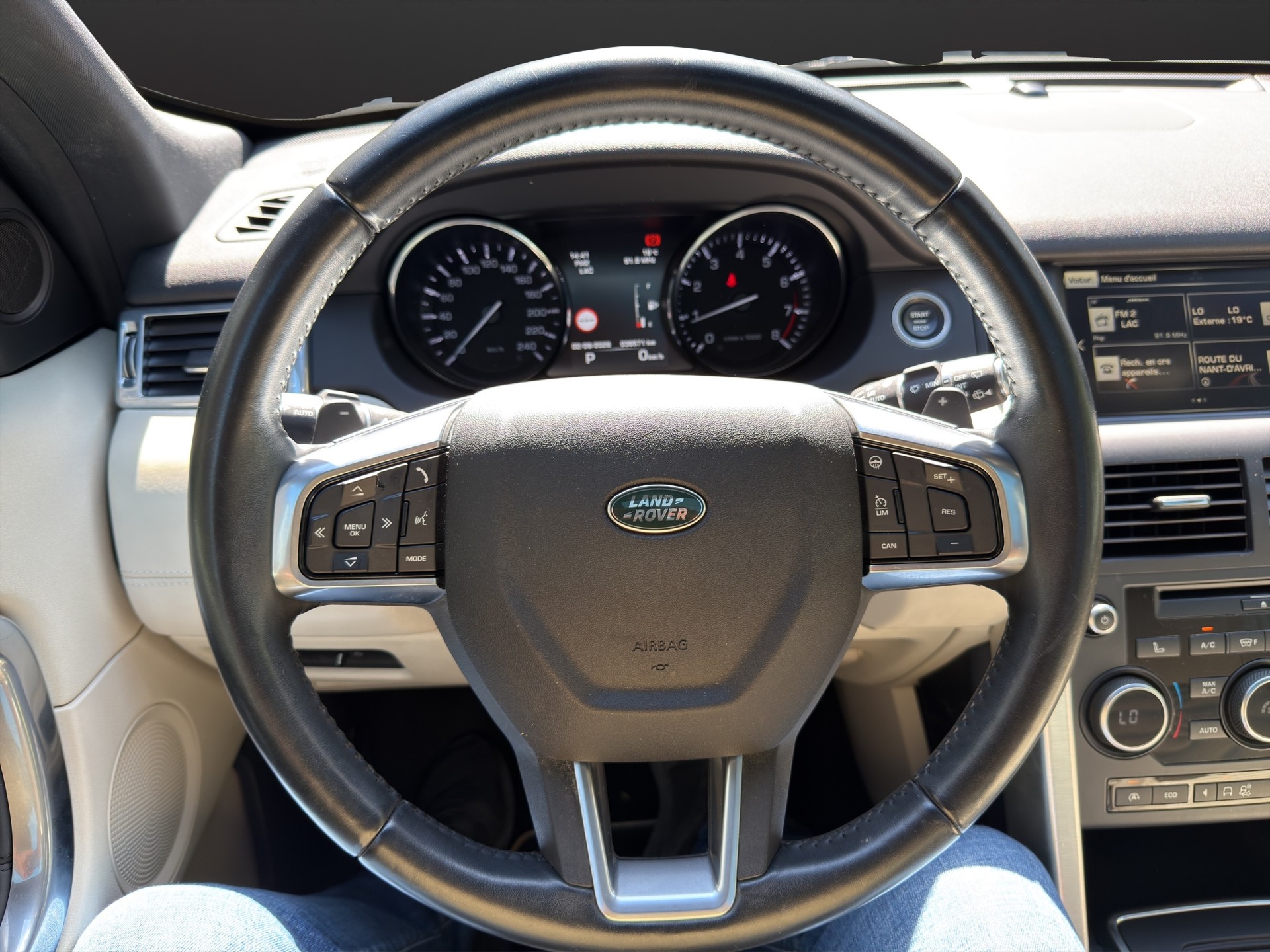 LAND ROVER Discovery Sport 2.0 Si4 HSE Luxury AT9-image-14