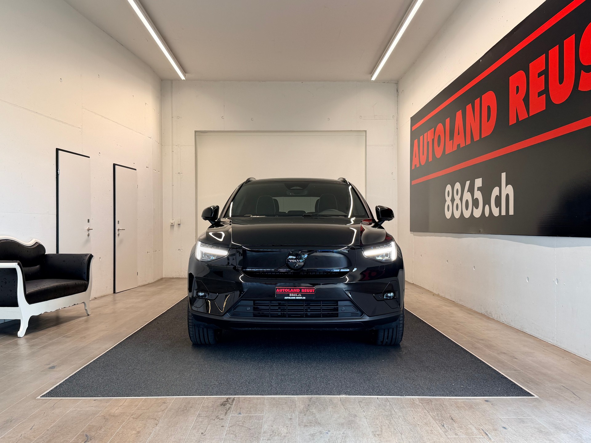 VOLVO EX40 82kWh Twin Motor AWD Ultra Black Ed.-showroom-element-1