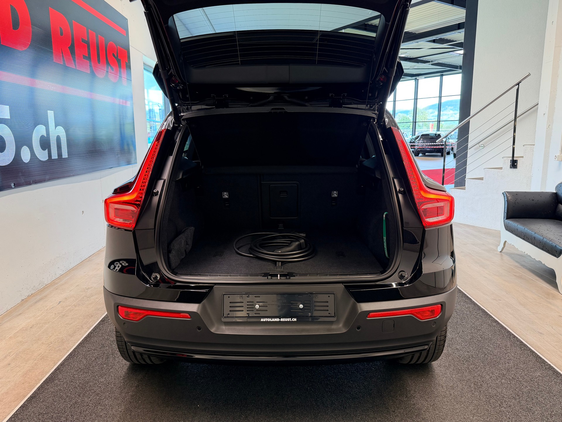 VOLVO EX40 82kWh Twin Motor AWD Ultra Black Ed.-image-9