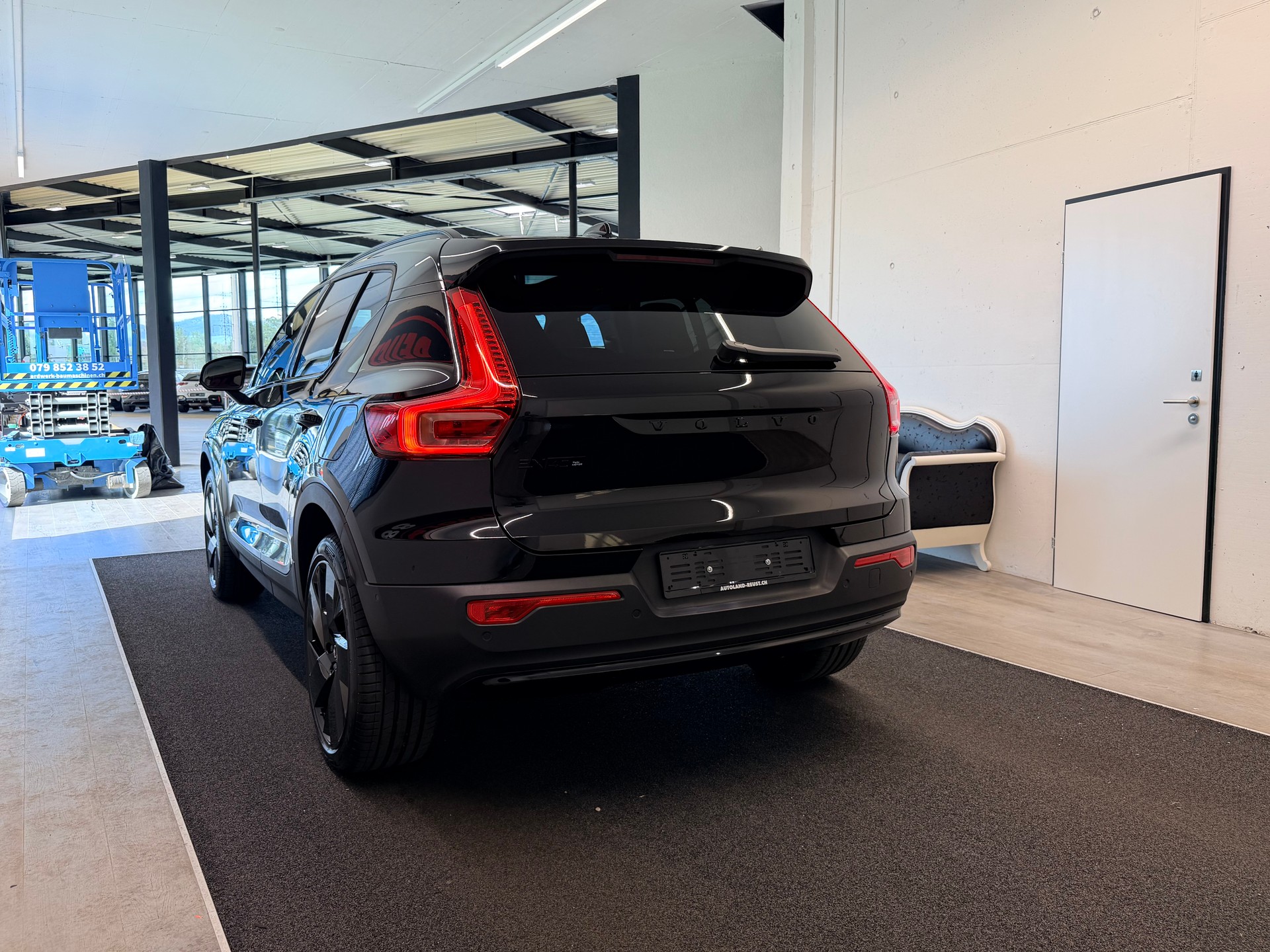 VOLVO EX40 82kWh Twin Motor AWD Ultra Black Ed.-image-7