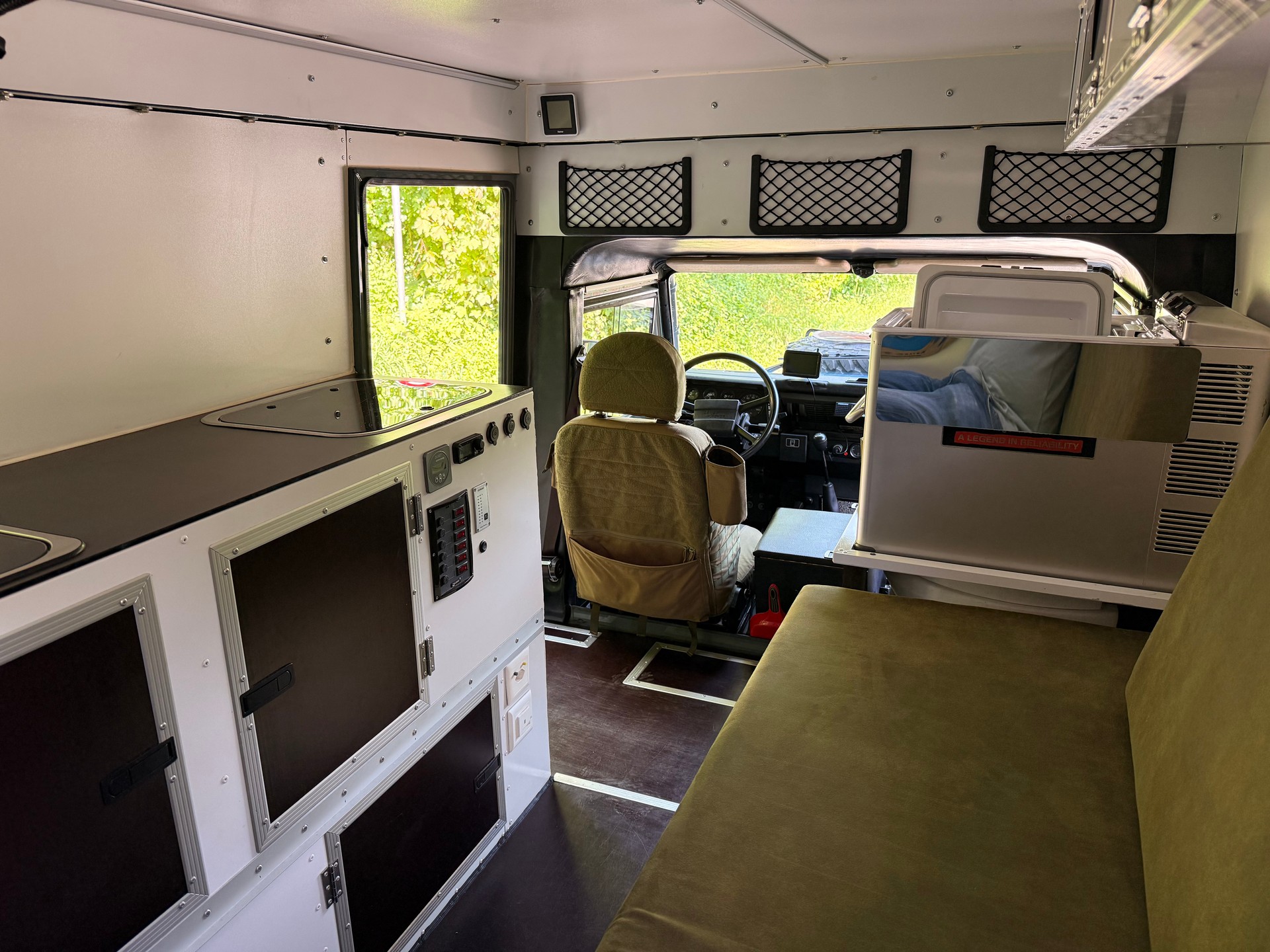 LAND ROVER 200Tdi Defender Weltreisefahrzeug-image-14