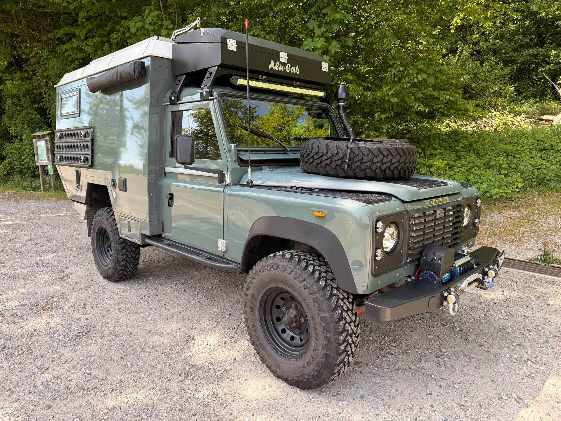 LAND ROVER 200Tdi Defender Weltreisefahrzeug-image-0