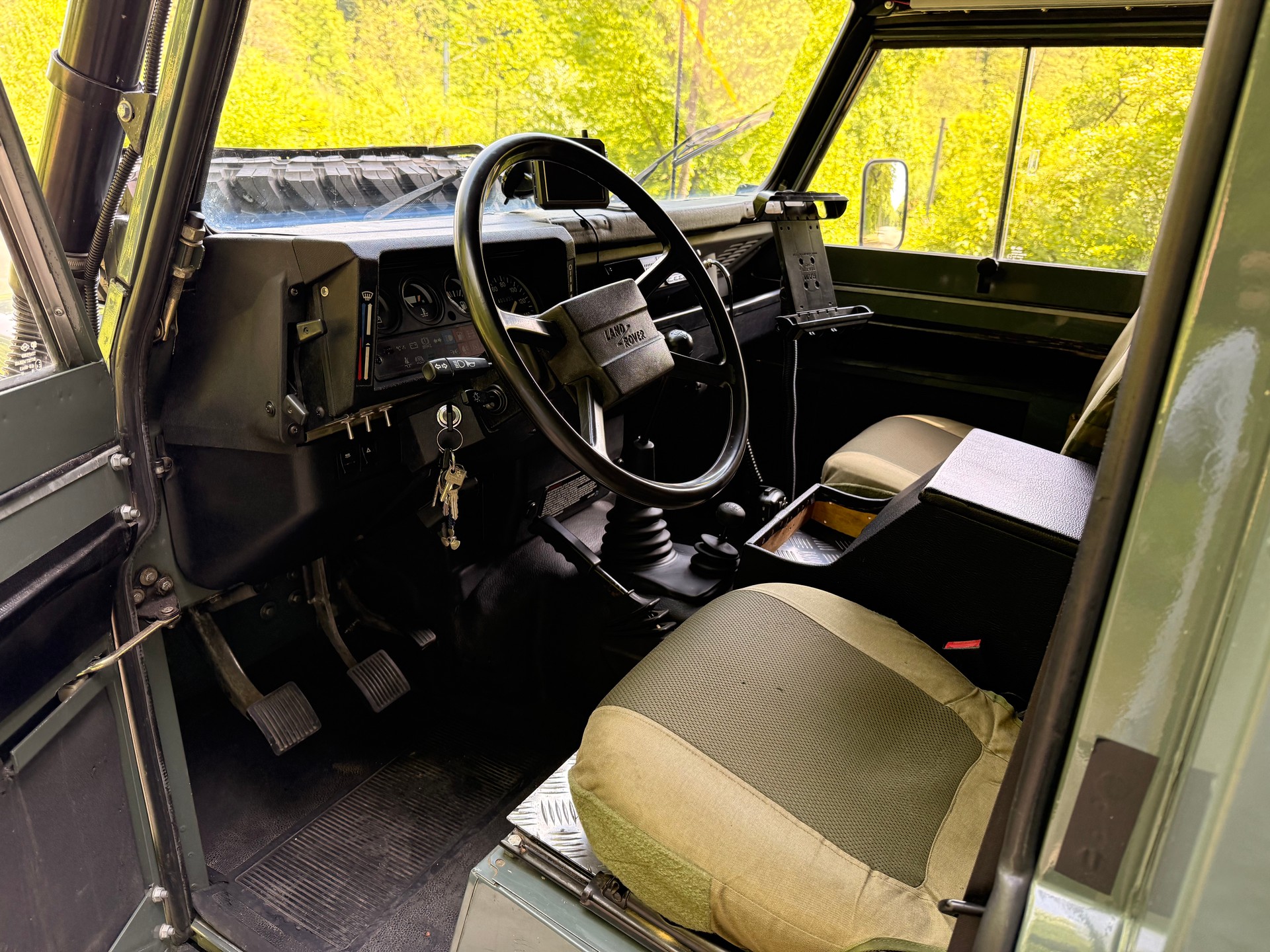 LAND ROVER 200Tdi Defender Weltreisefahrzeug-image-9