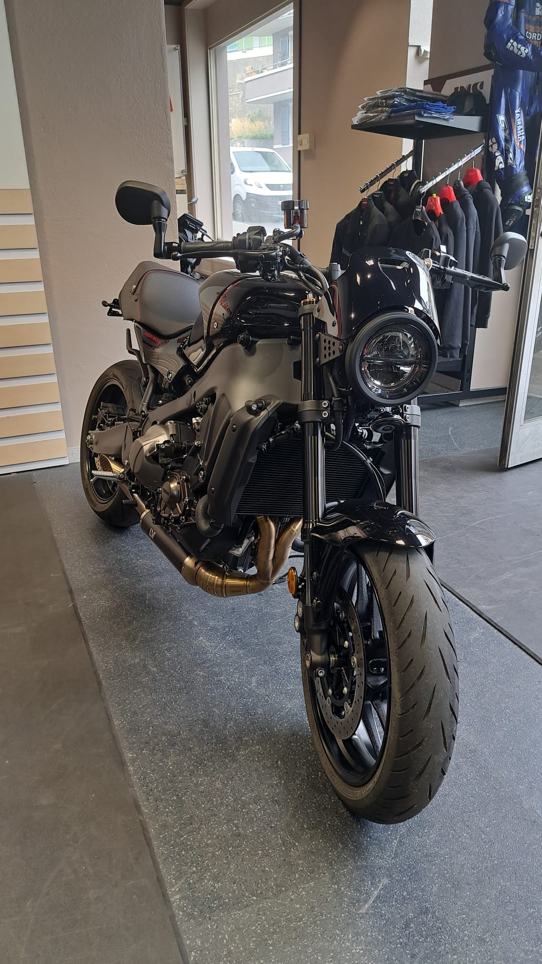 YAMAHA XSR 900-showroom-element-1