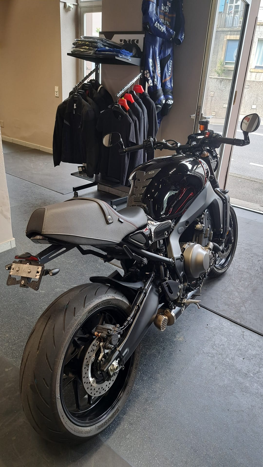 YAMAHA XSR 900-showroom-element-3