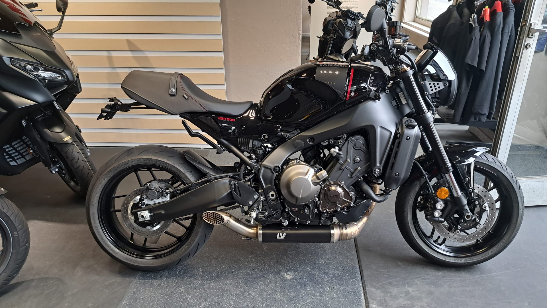 YAMAHA XSR 900-showroom-element-2