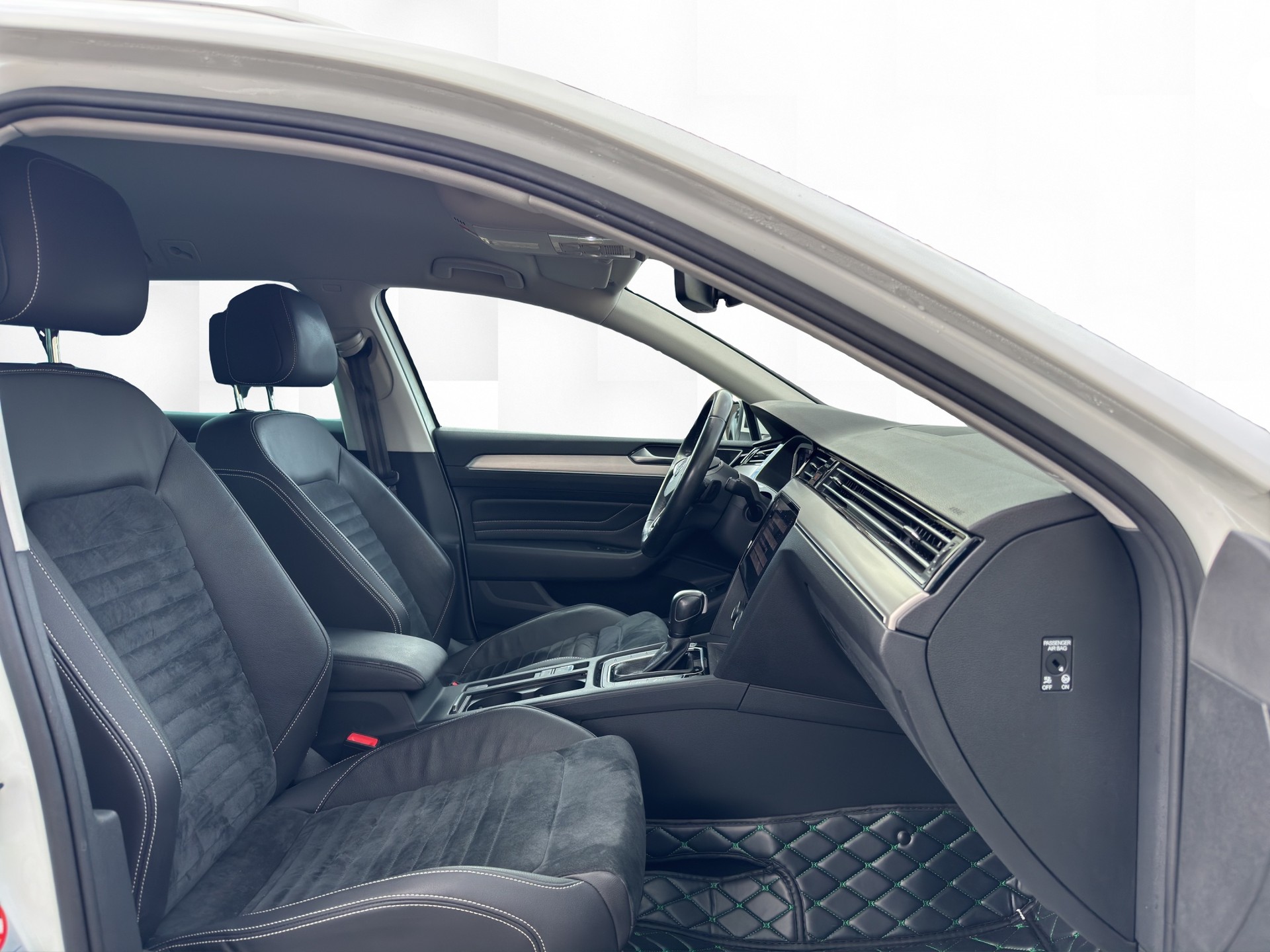 VW Passat 2.0 TDI BMT Elegance 4Motion DSG-image-10