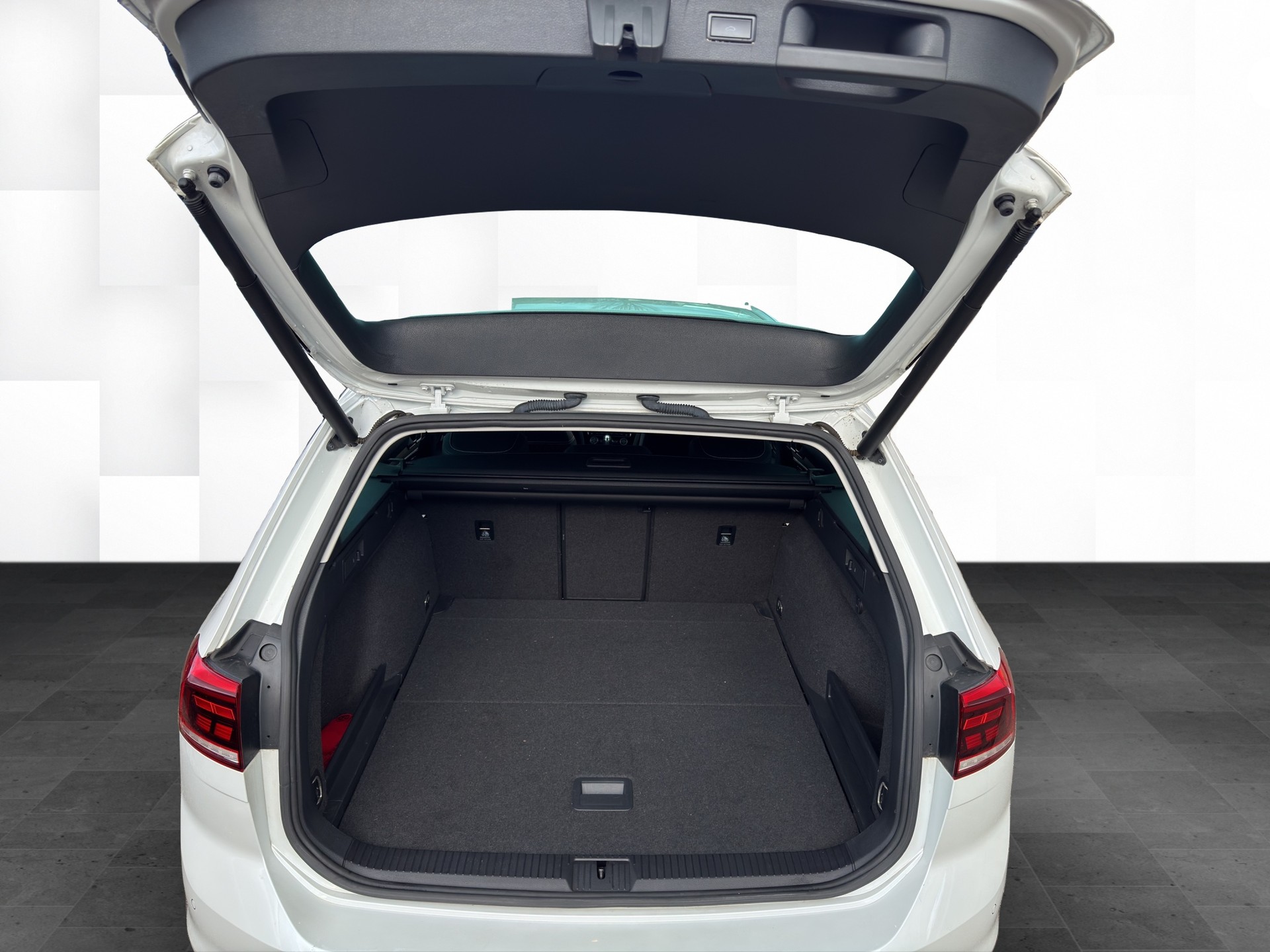 VW Passat 2.0 TDI BMT Elegance 4Motion DSG-image-9