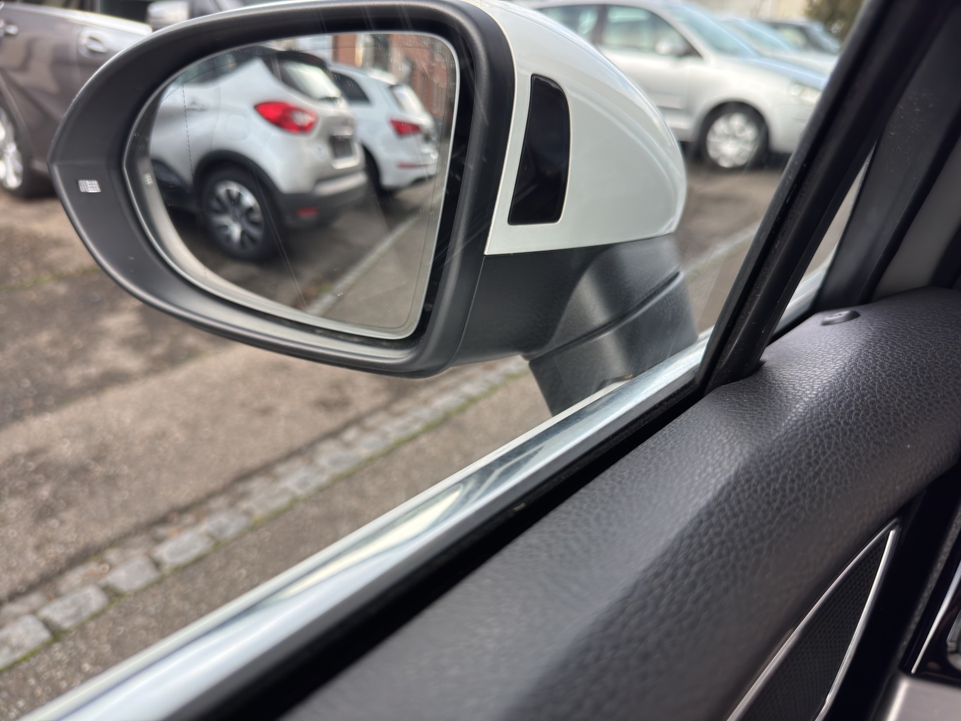 VW Passat 2.0 TDI BMT Elegance 4Motion DSG-image-14