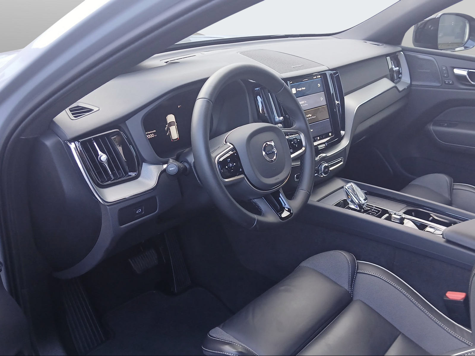 VOLVO XC60 2.0 B5 MH Plus Dark AWD-image-10