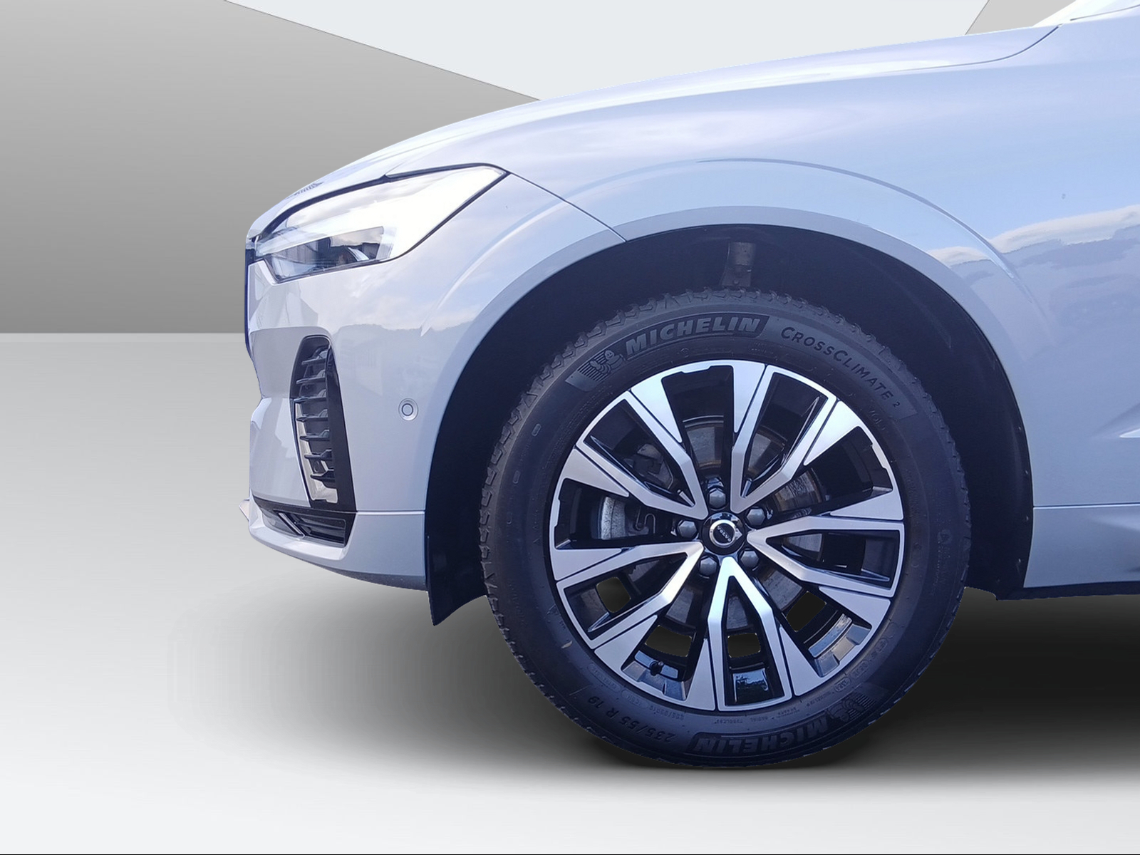 VOLVO XC60 2.0 B5 MH Plus Dark AWD-image-8