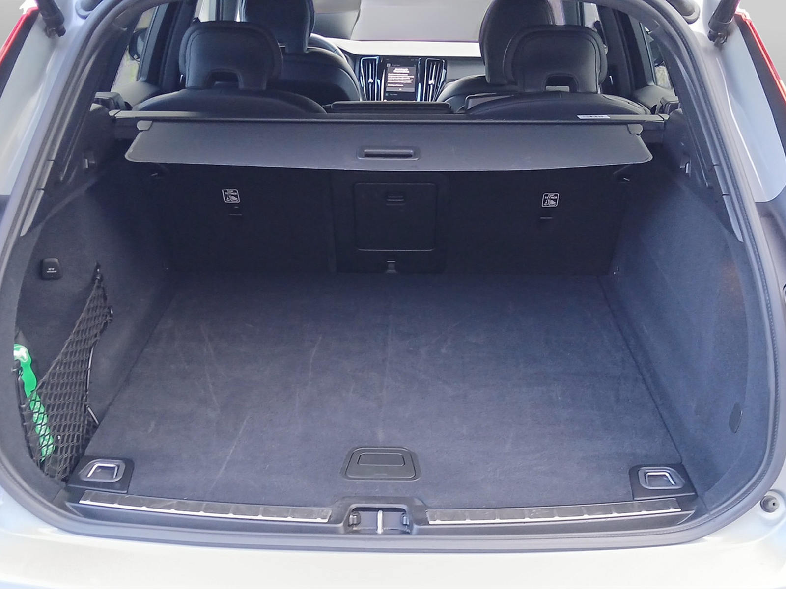 VOLVO XC60 2.0 B5 MH Plus Dark AWD-image-9