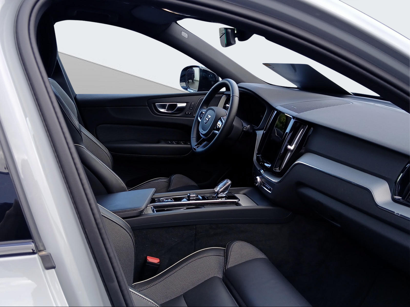 VOLVO XC60 2.0 B5 MH Plus Dark AWD-image-13