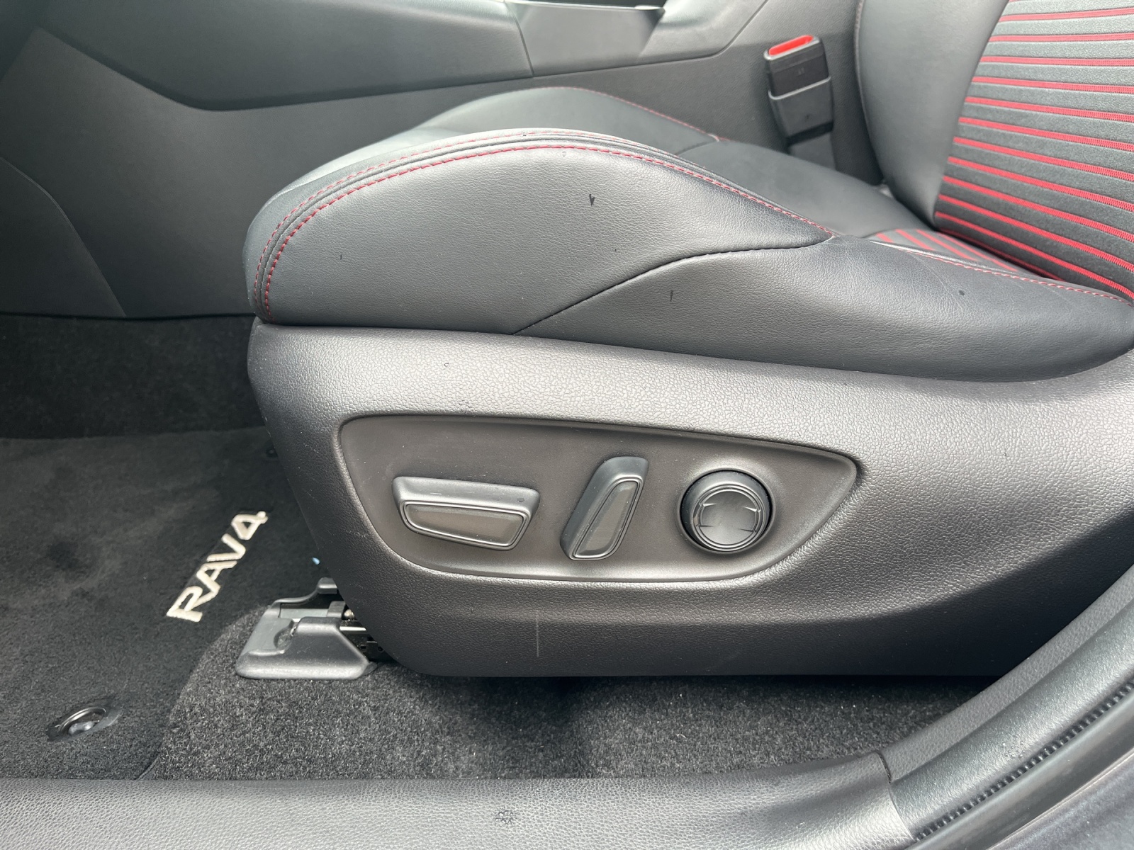 TOYOTA RAV-4 2.5 Plug-In-Hybrid Premium-image-15