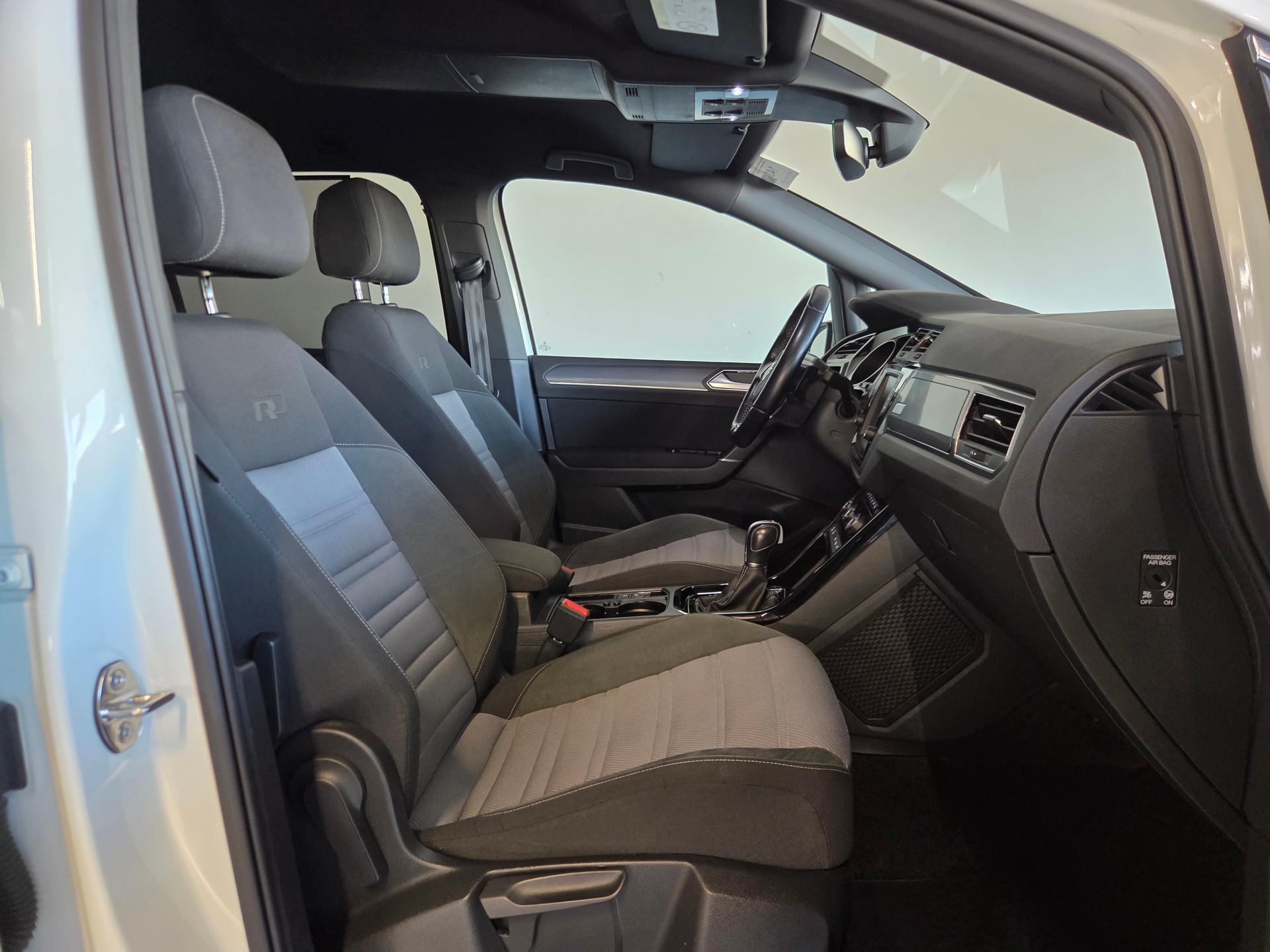 VW Touran 2.0 TDI R-Line DSG 7-Plätzer-image-16
