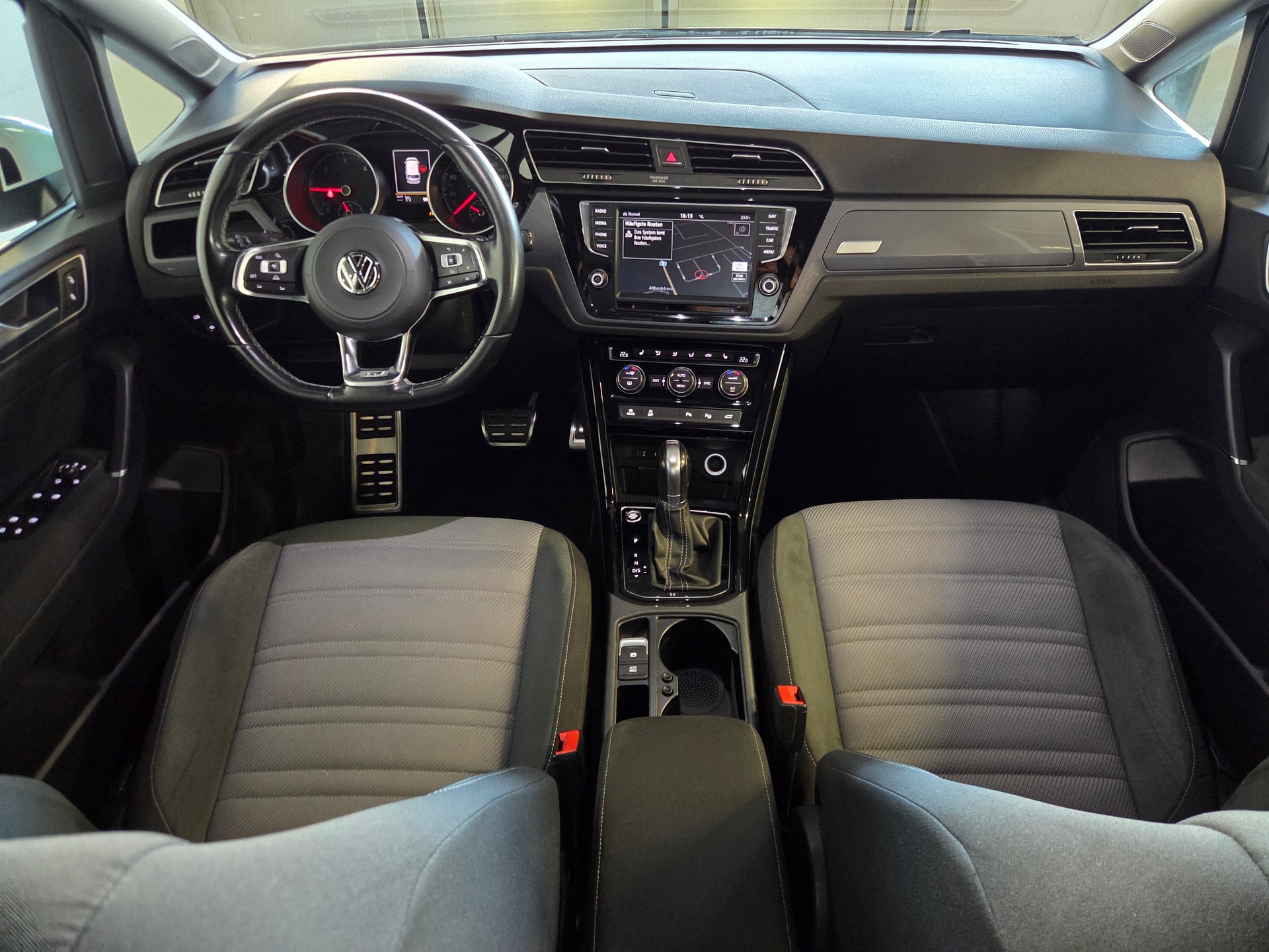VW Touran 2.0 TDI R-Line DSG 7-Plätzer-image-5