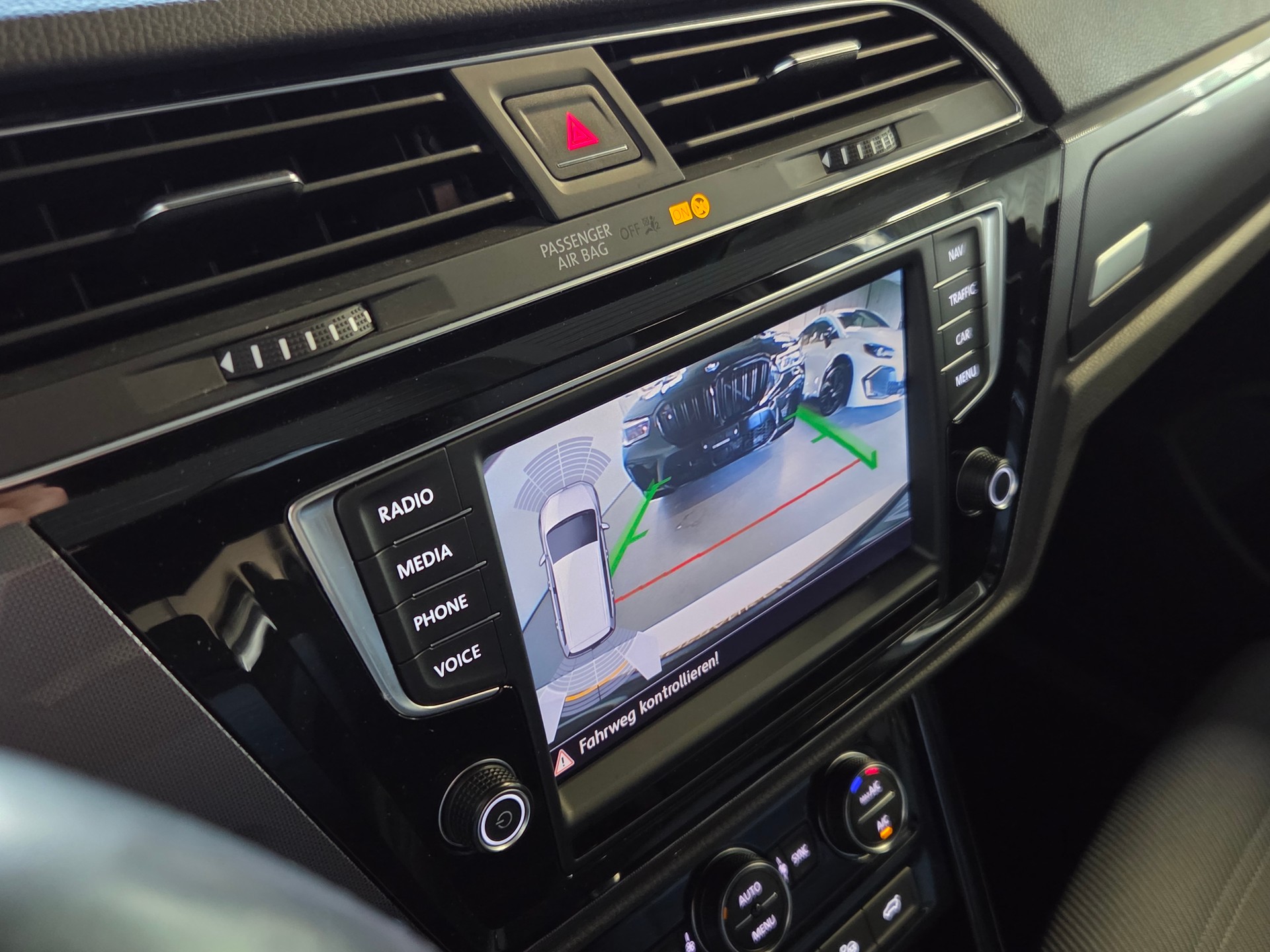 VW Touran 2.0 TDI R-Line DSG 7-Plätzer-image-4