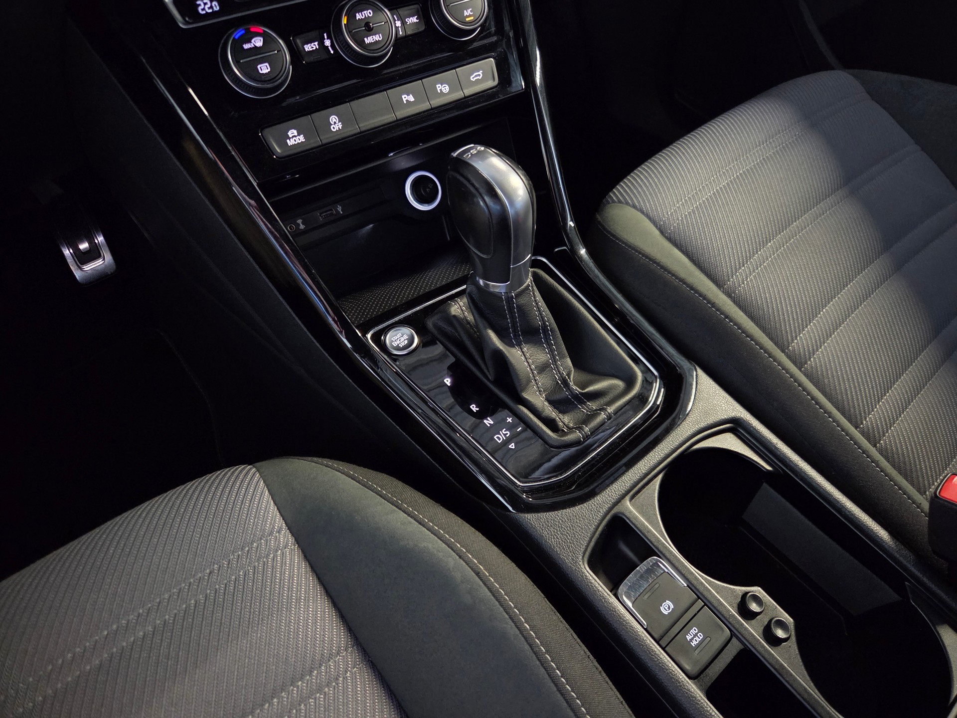 VW Touran 2.0 TDI R-Line DSG 7-Plätzer-image-12