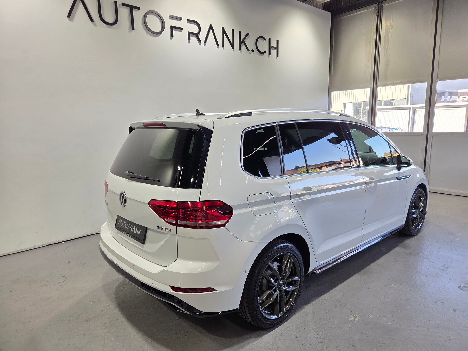VW Touran 2.0 TDI R-Line DSG 7-Plätzer-image-19