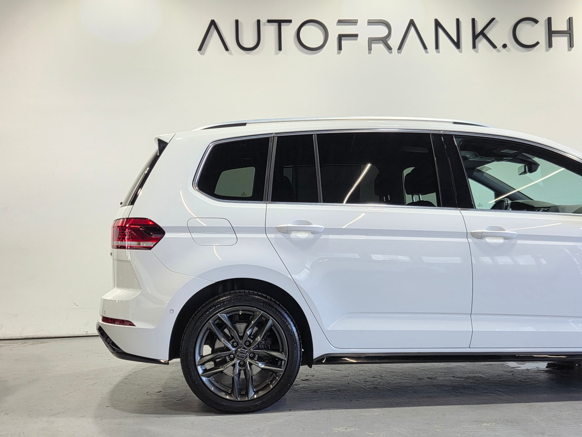 VW Touran 2.0 TDI R-Line DSG 7-Plätzer-image-14