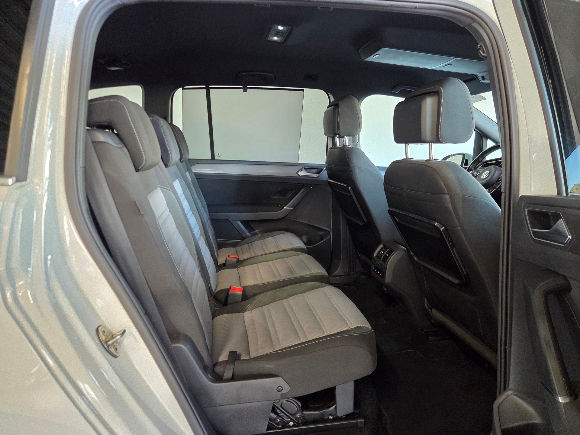 VW Touran 2.0 TDI R-Line DSG 7-Plätzer-image-20