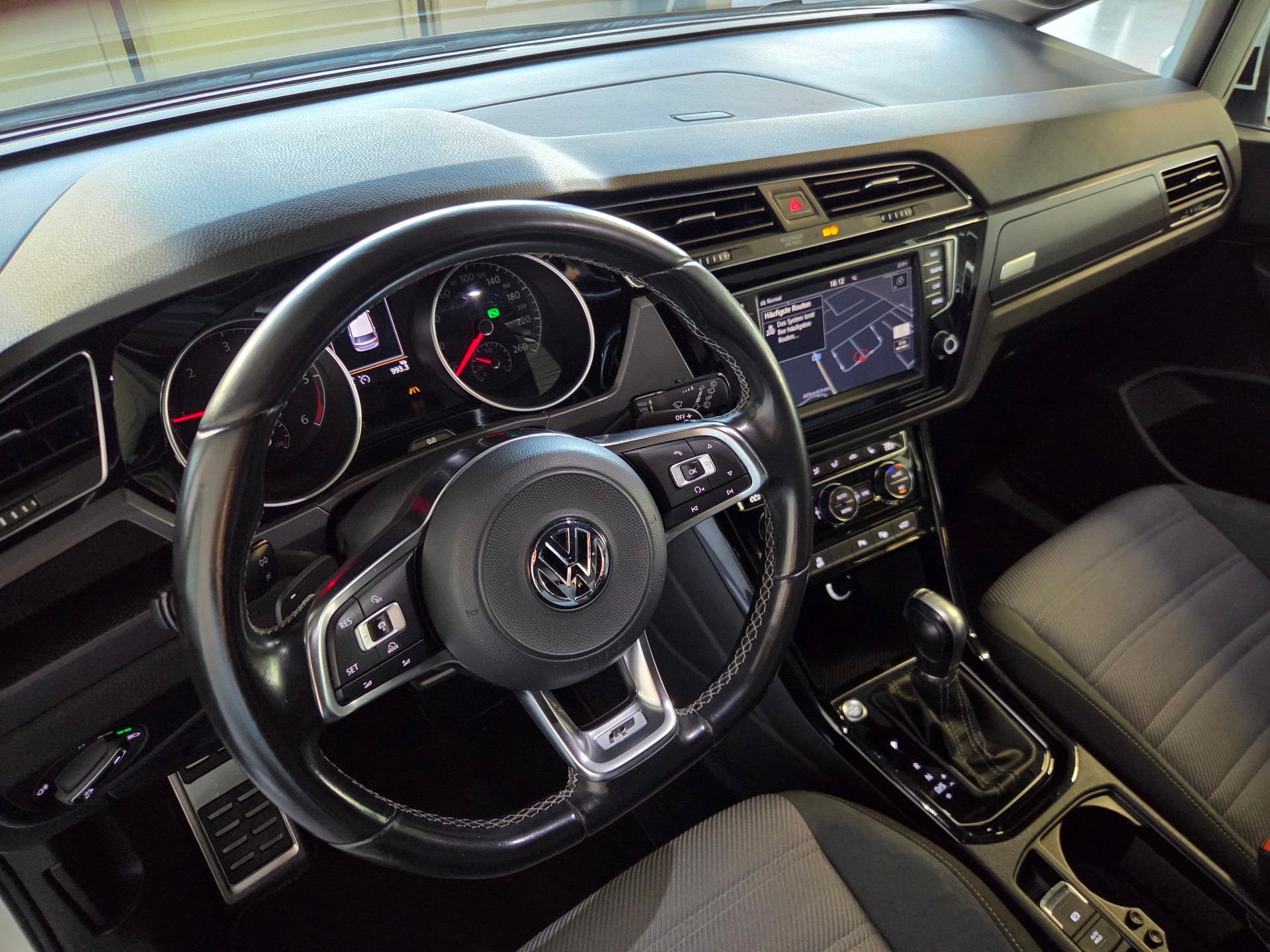 VW Touran 2.0 TDI R-Line DSG 7-Plätzer-image-10