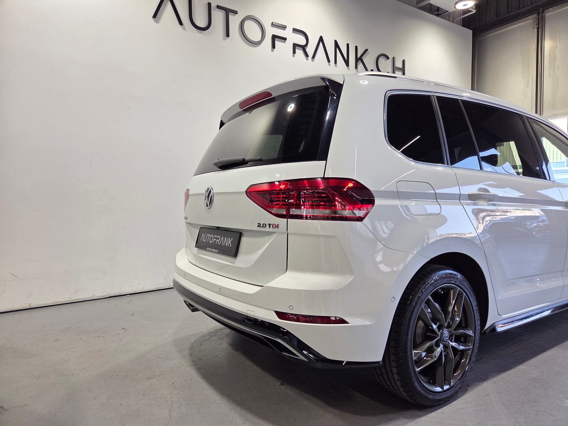 VW Touran 2.0 TDI R-Line DSG 7-Plätzer-image-9