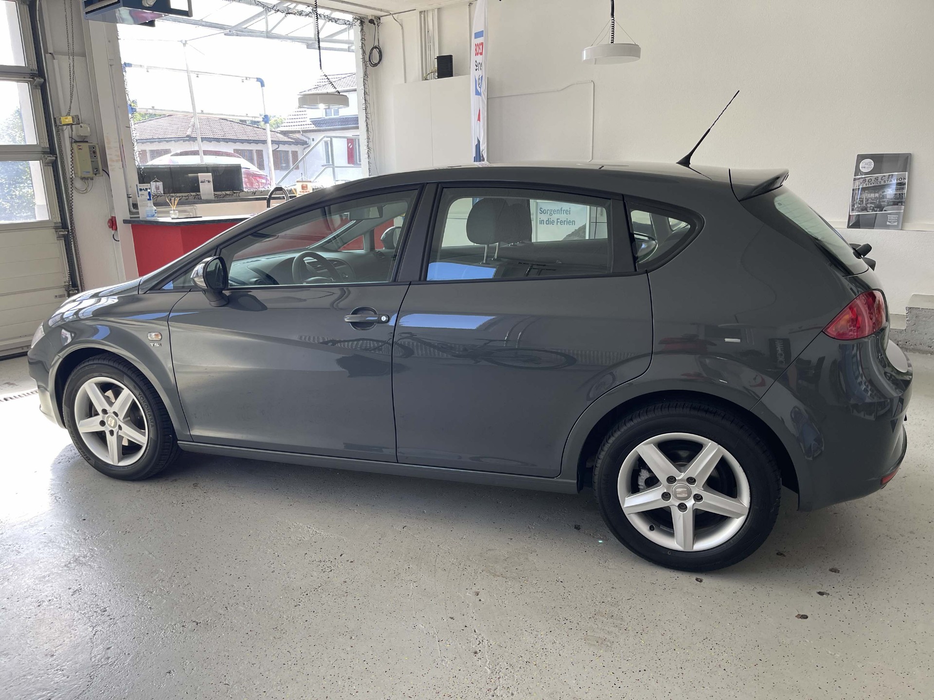SEAT Leon 1.4 TSI Reference-image-3