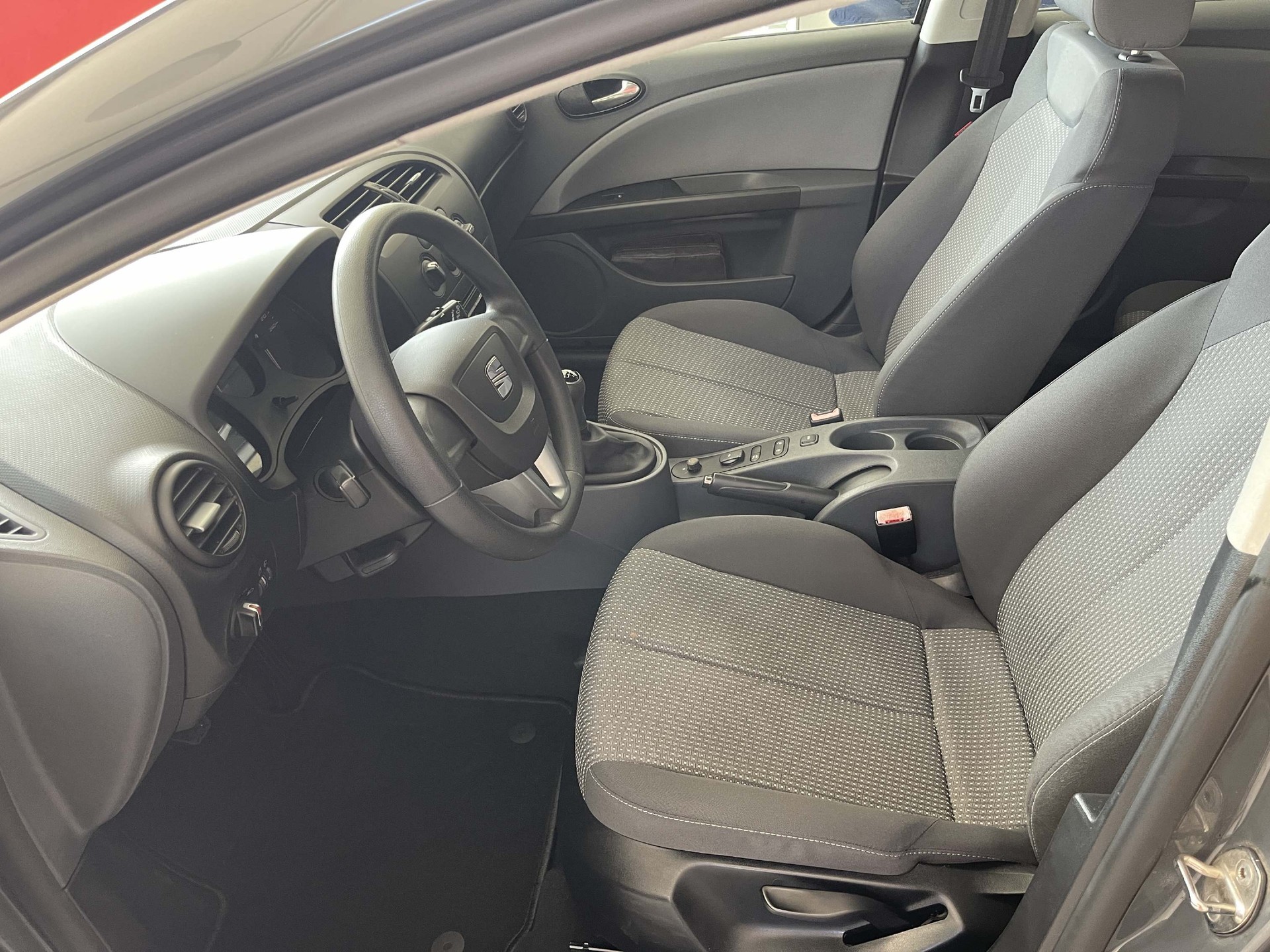 SEAT Leon 1.4 TSI Reference-image-8