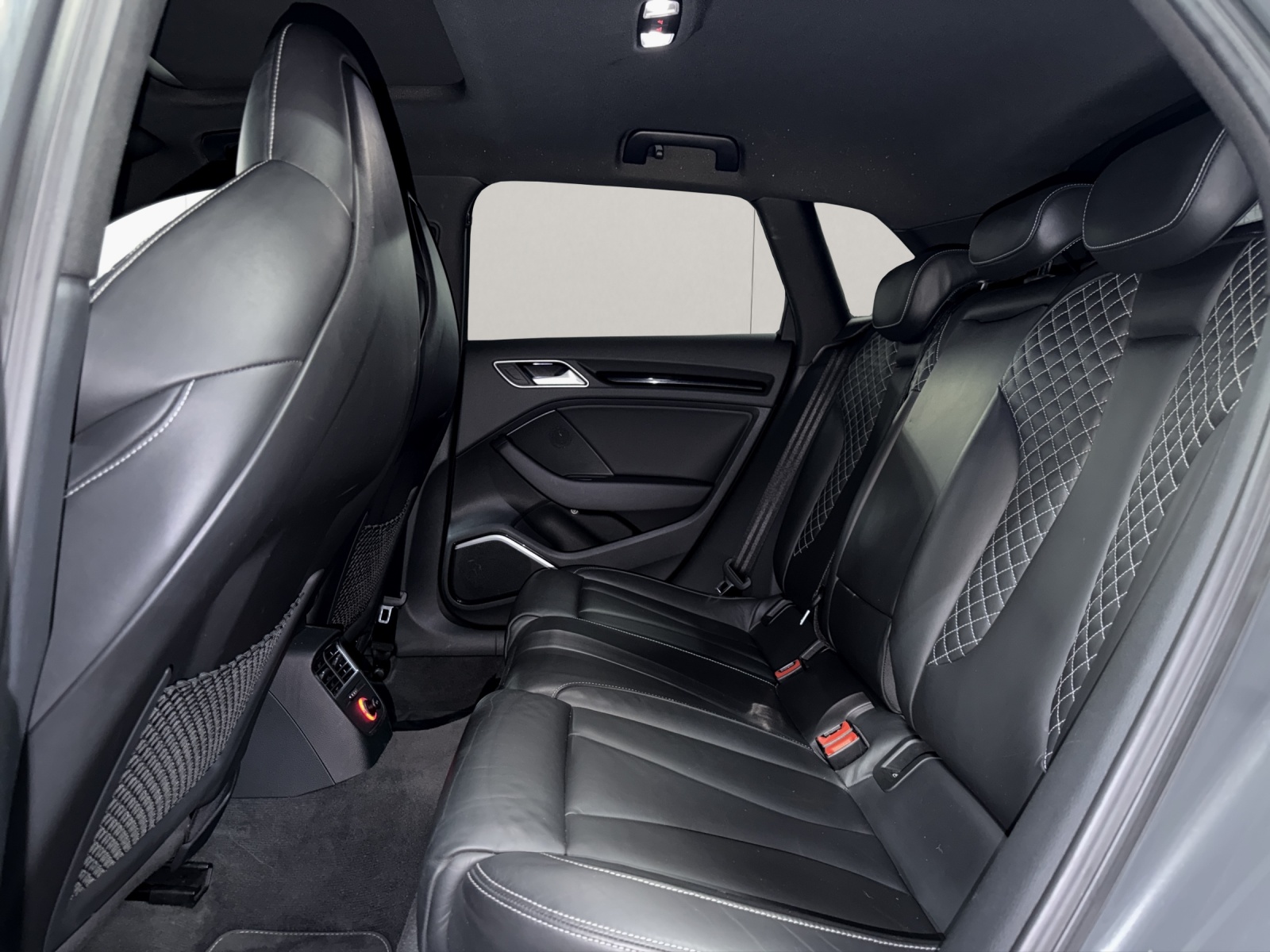 AUDI S3 Sportback 2.0 TFSI quattro S-tronic-image-10