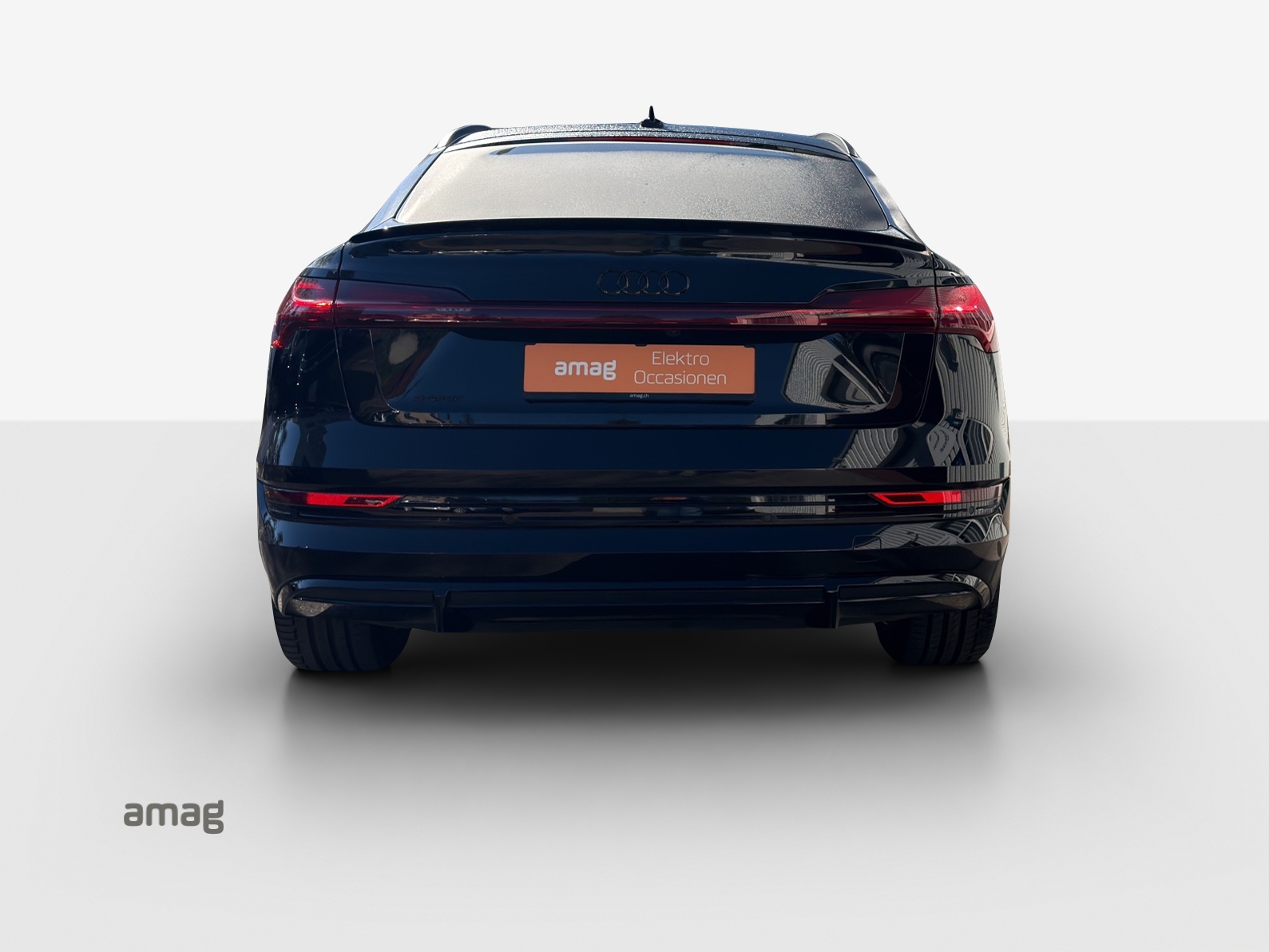 AUDI e-tron 55 Sportback S Line Black Edition quattro-image-4