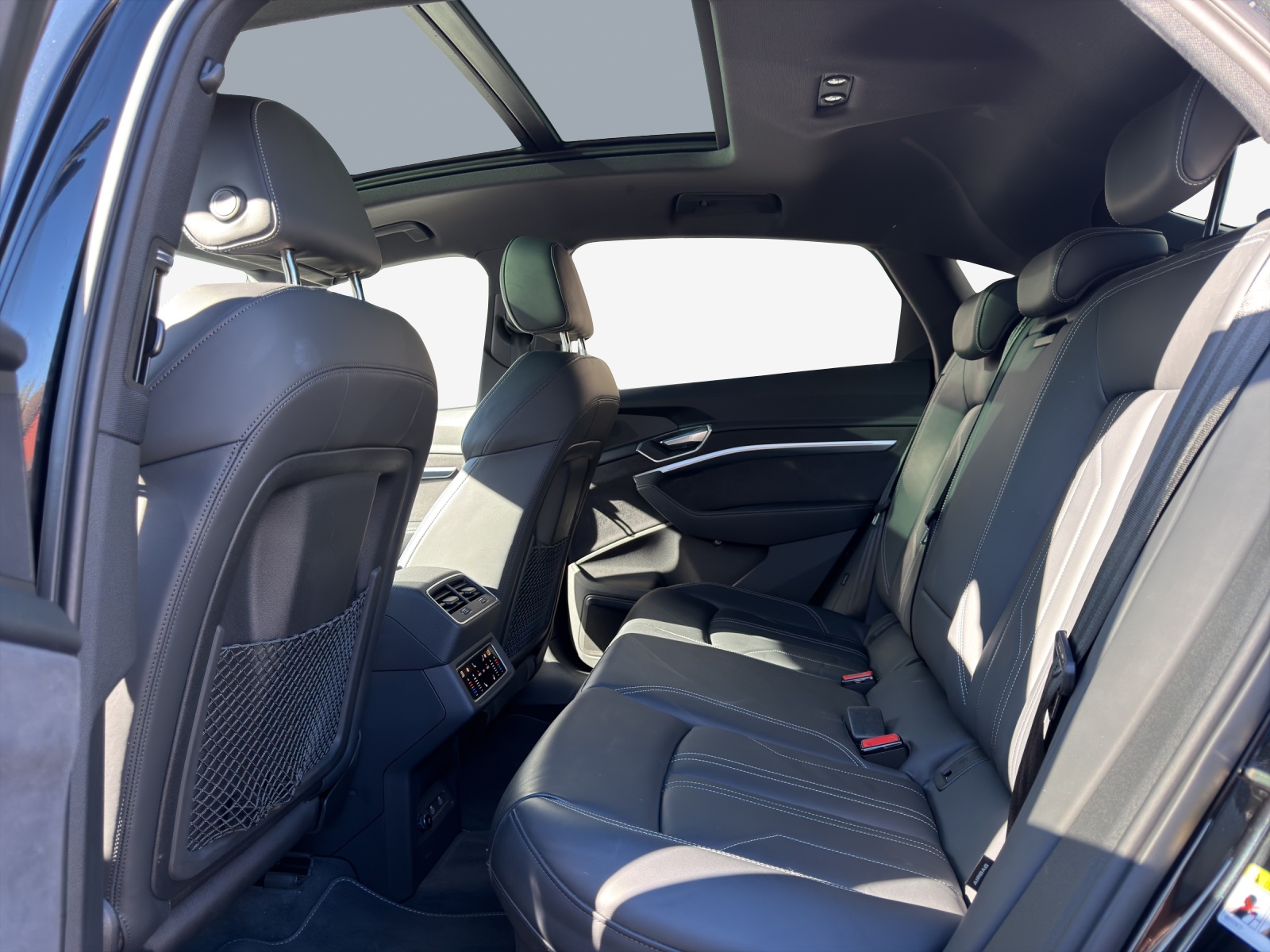 AUDI e-tron 55 Sportback S Line Black Edition quattro-image-12