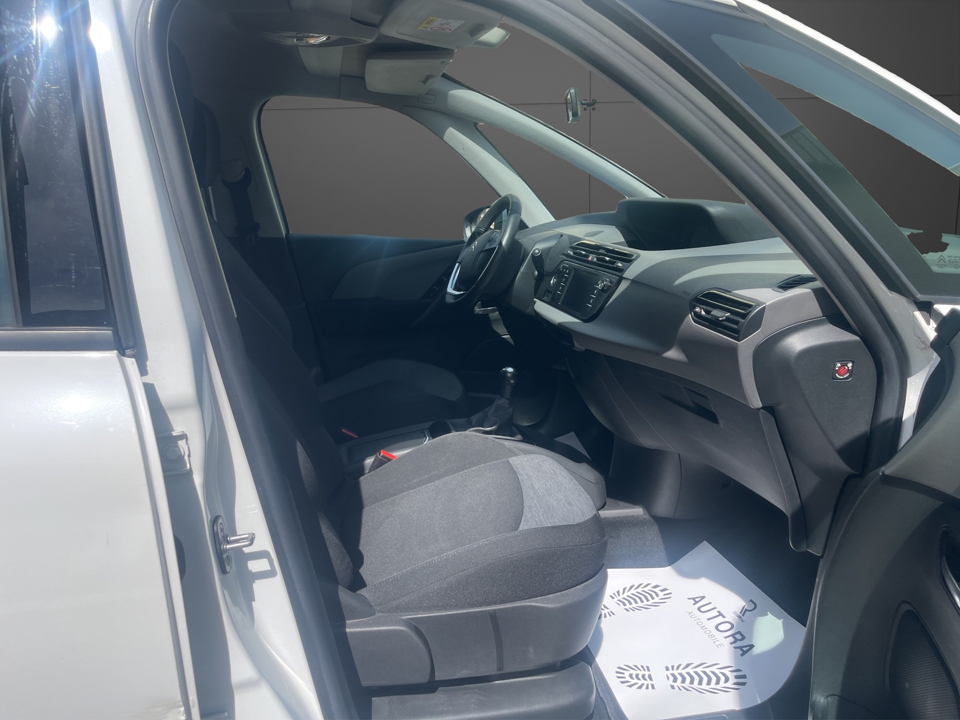 CITROEN C4 Picasso 1.6i 16V Attraction-image-8
