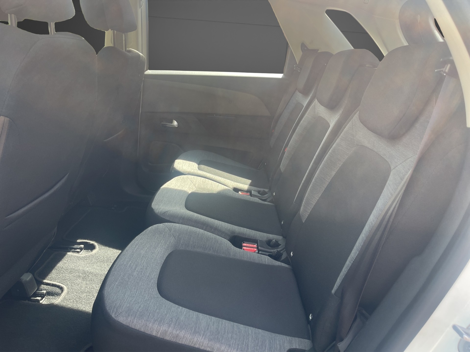 CITROEN C4 Picasso 1.6i 16V Attraction-image-9
