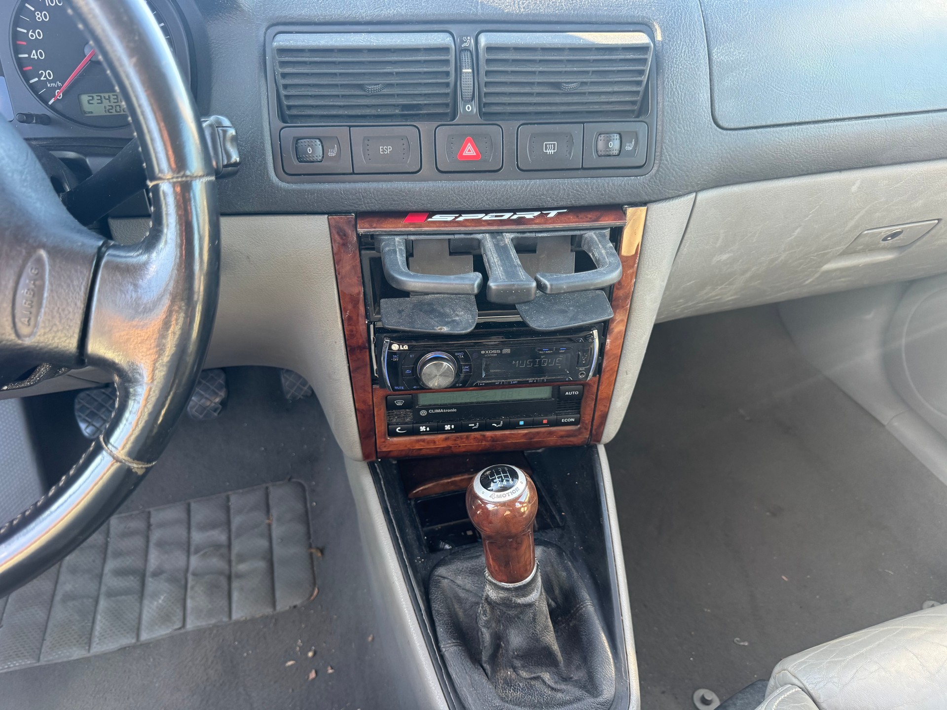 VW Golf 2.8 Highline 4Motion-image-9